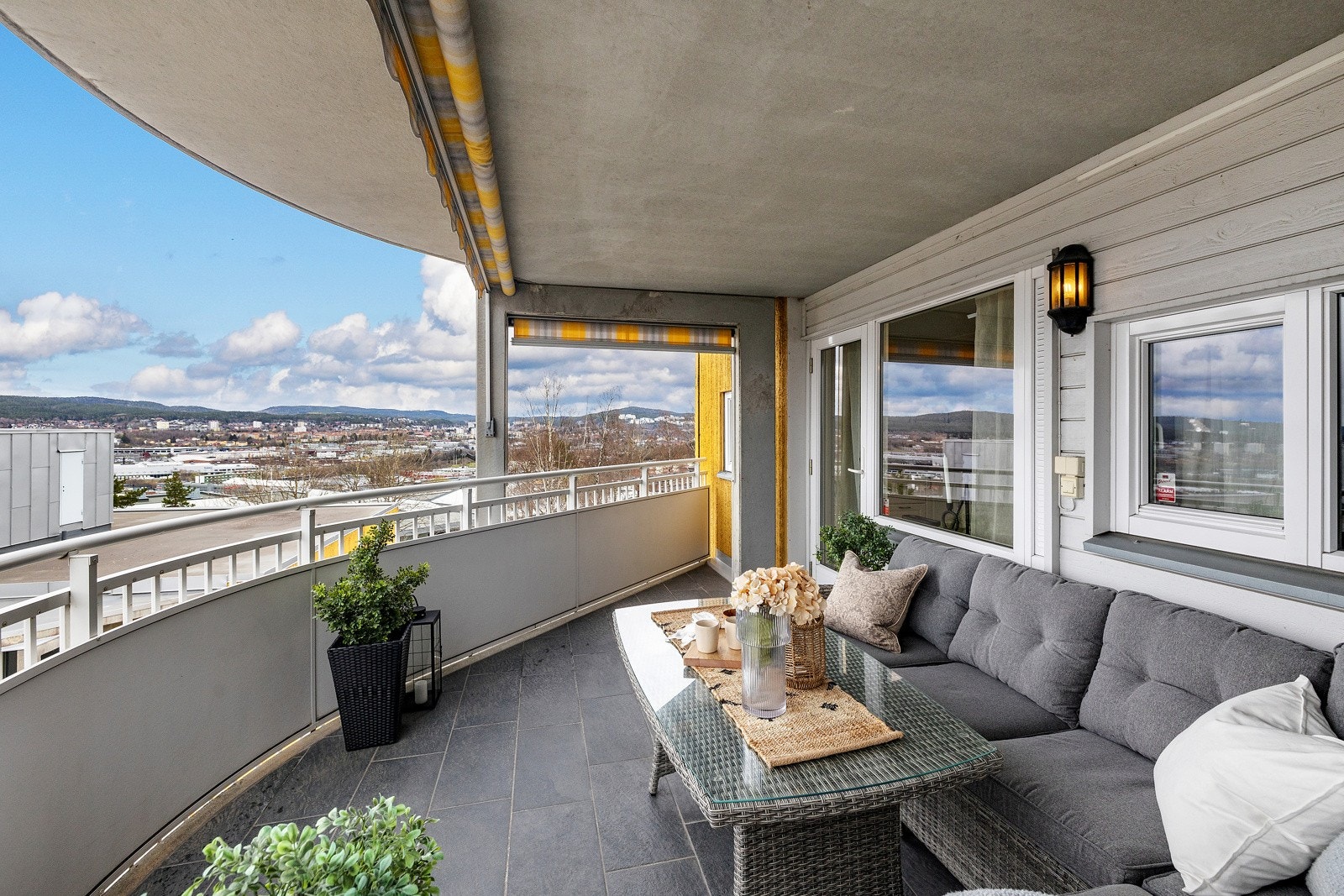 Det er god plass til sittegrupper, grill og diverse beplantning. Galleribilde