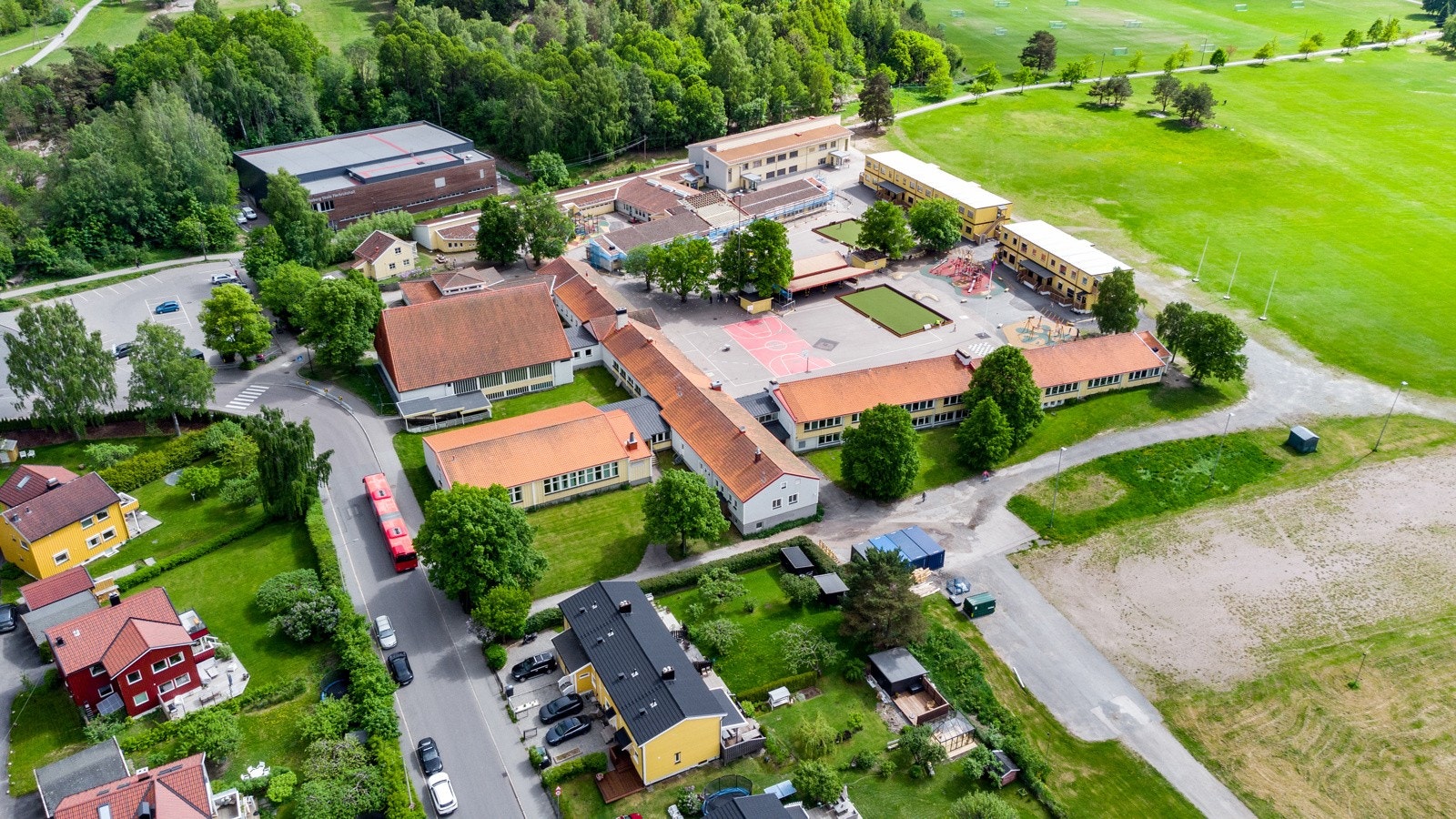 Bilfri og trygg skolevei til populære Ekeberg skole som ligger et par minutter gange unna Galleribilde