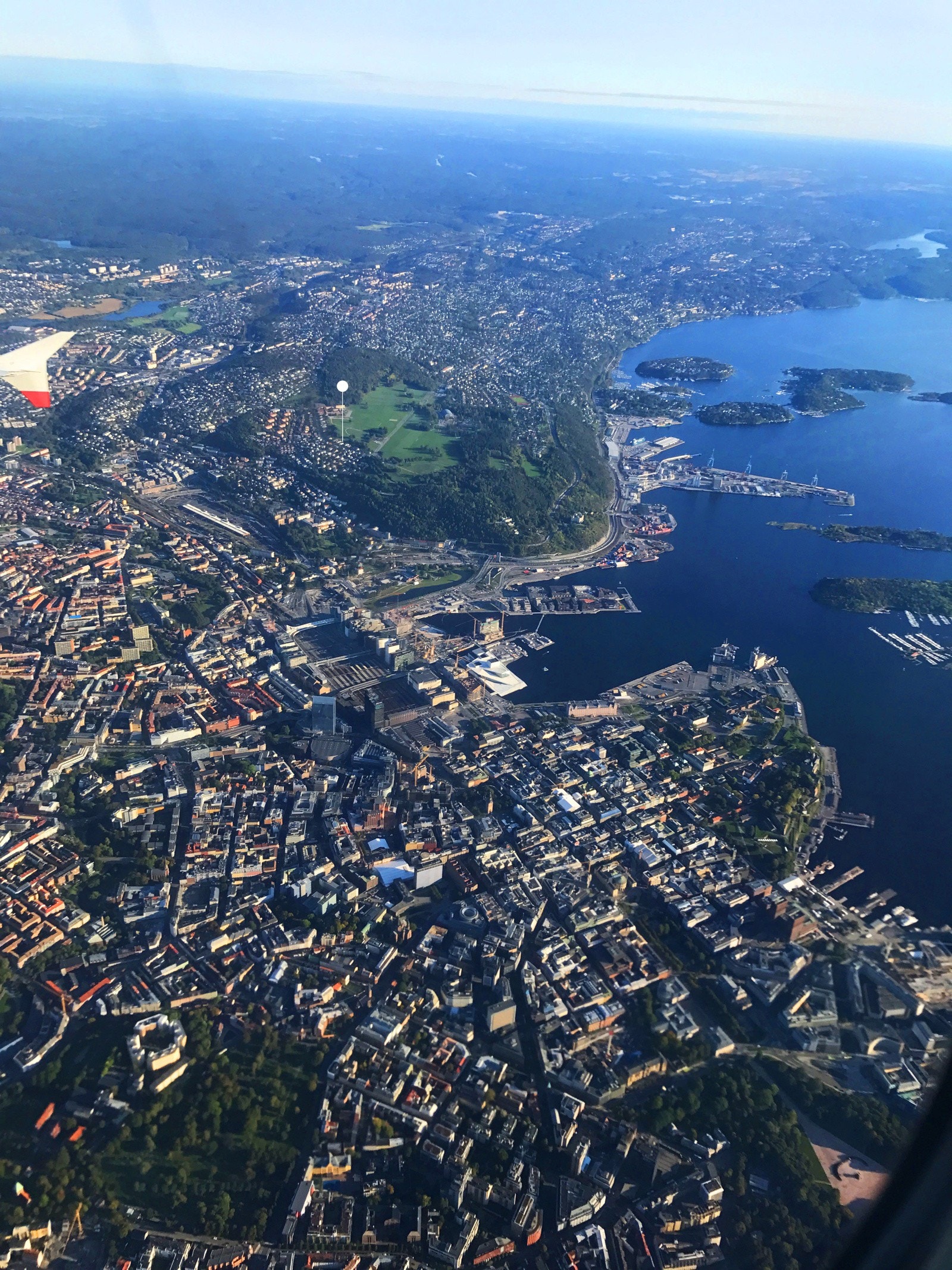 Sentral beliggenhet. Ca 10 min med buss til Oslo S. Hyppige avganger. Galleribilde