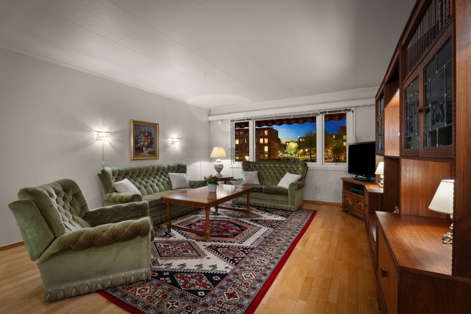 Koselig kveldsstemning i stuen. Galleribilde