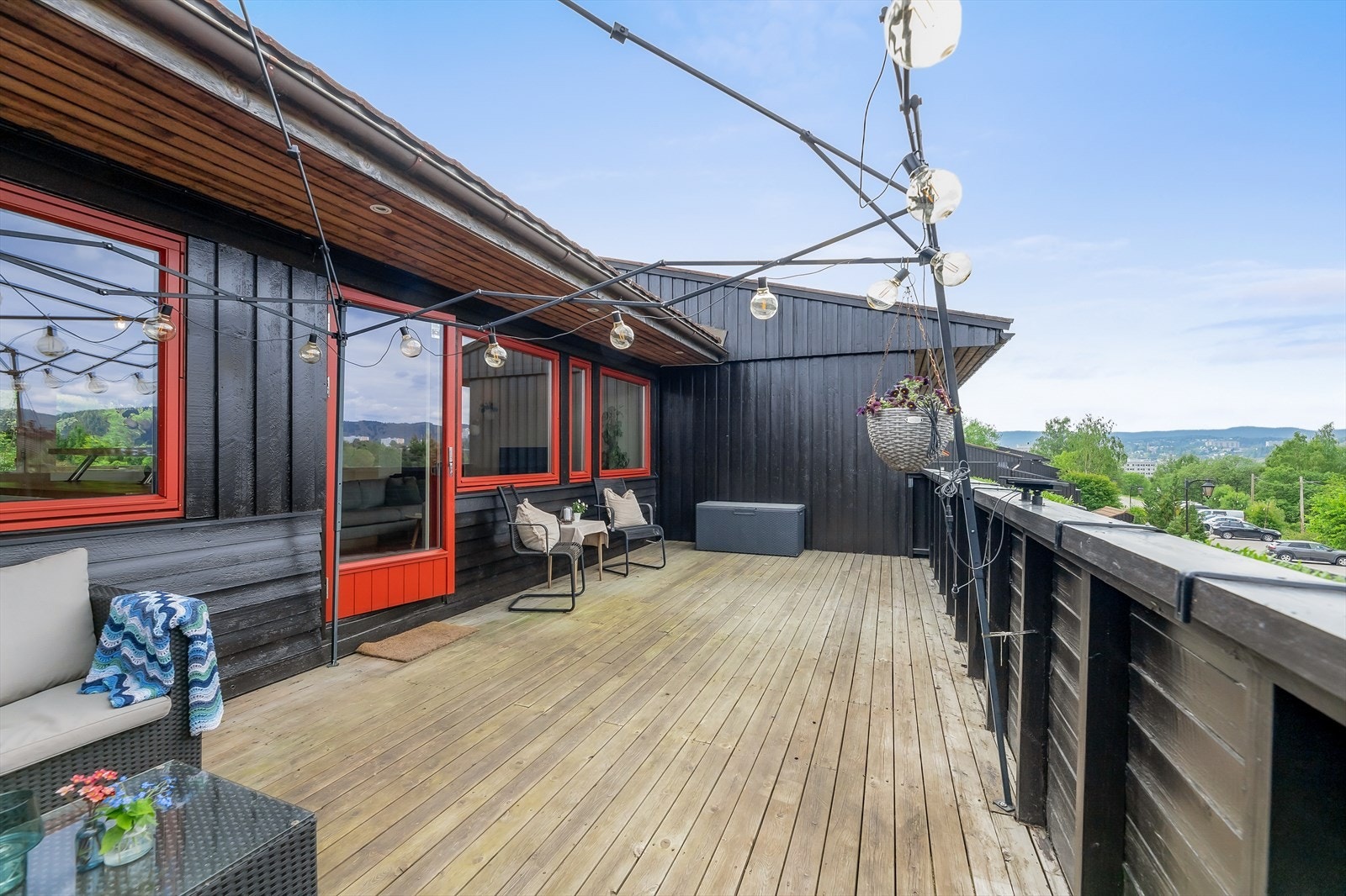 Verandaen er vendt mot nordlige solforhold Galleribilde