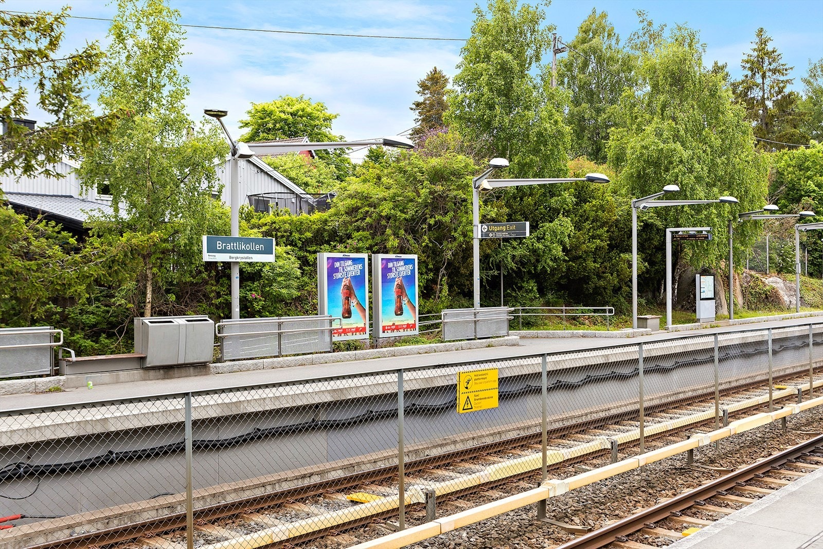 T-banestasjon rett utenfor boligen Galleribilde