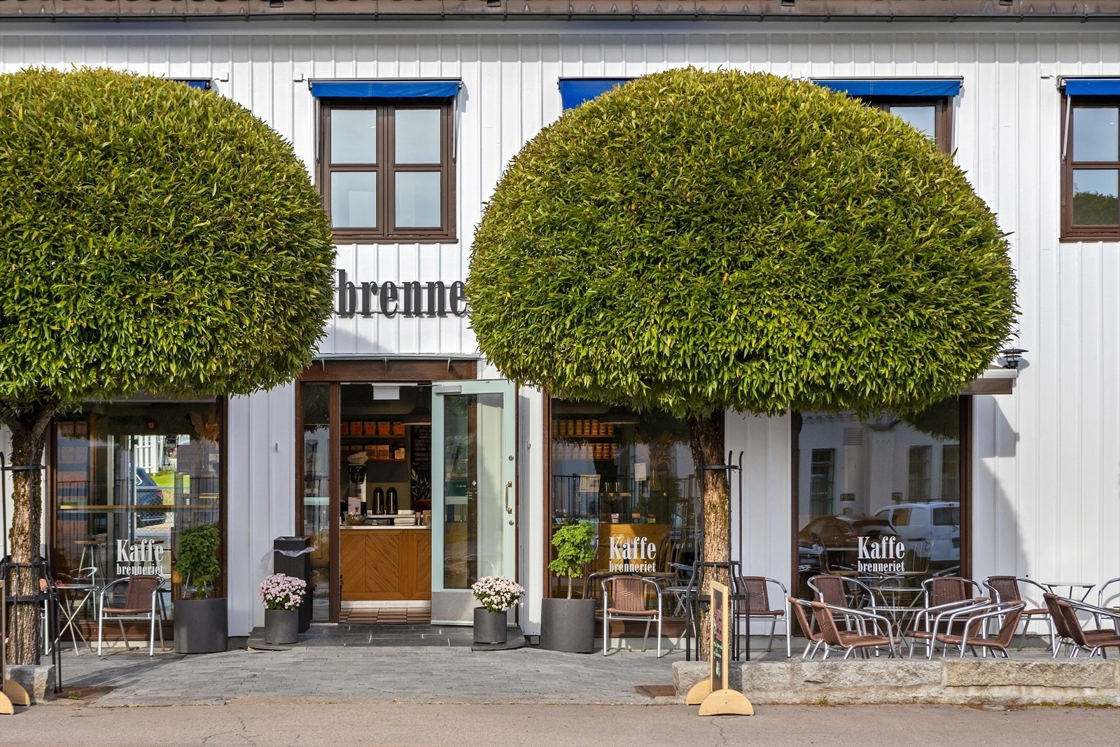 Nabolaget byr på en rekke kafeer og kjøpesentre. Galleribilde