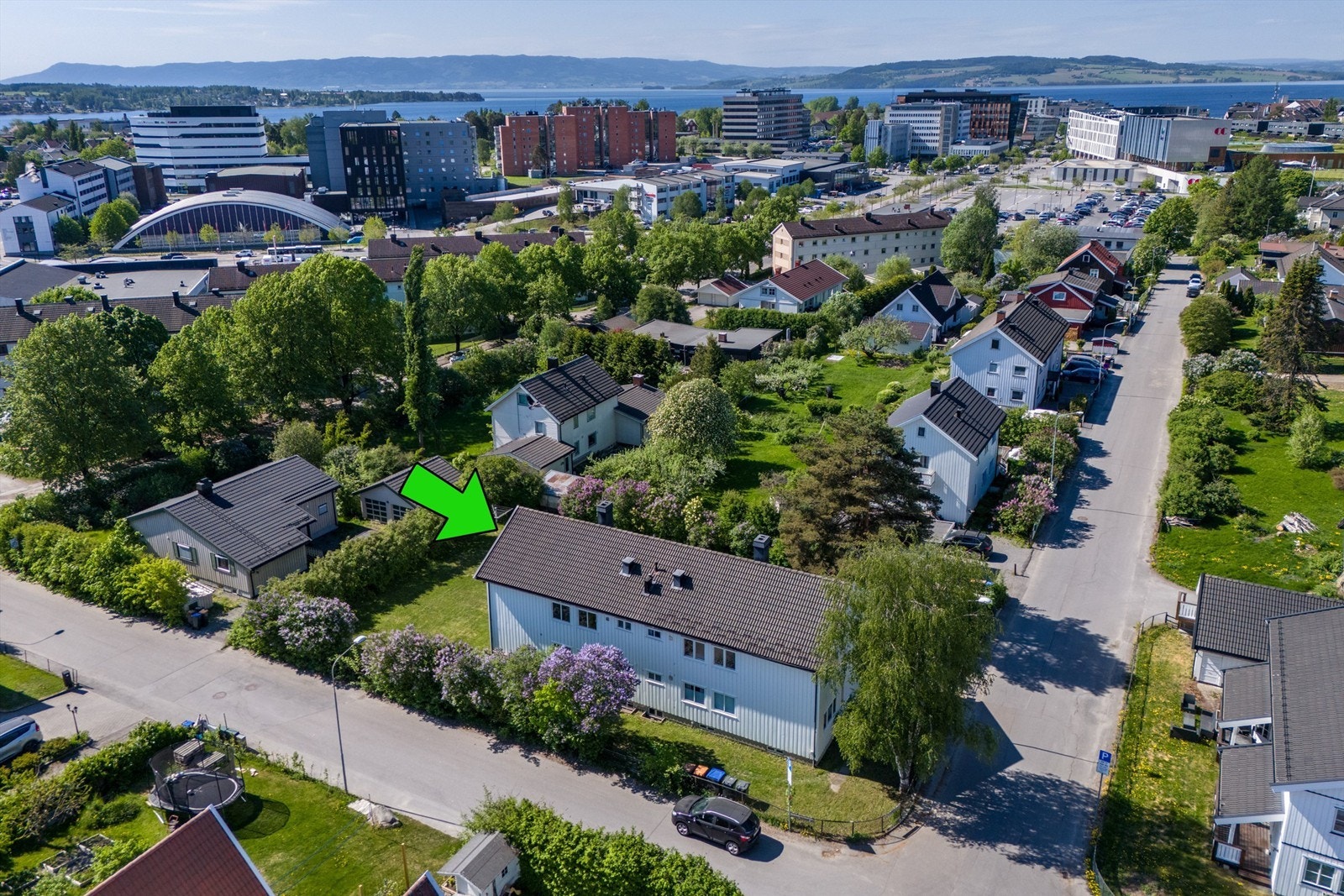 Høydefoto mot CC Hamar og Mjøsa. ca. 300 meter til CC Hamar fra leiligheten Galleribilde