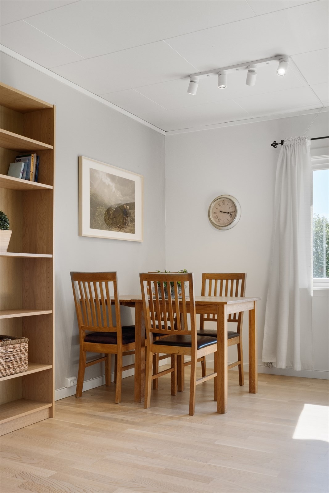 Plass til spisestue i stuen Galleribilde