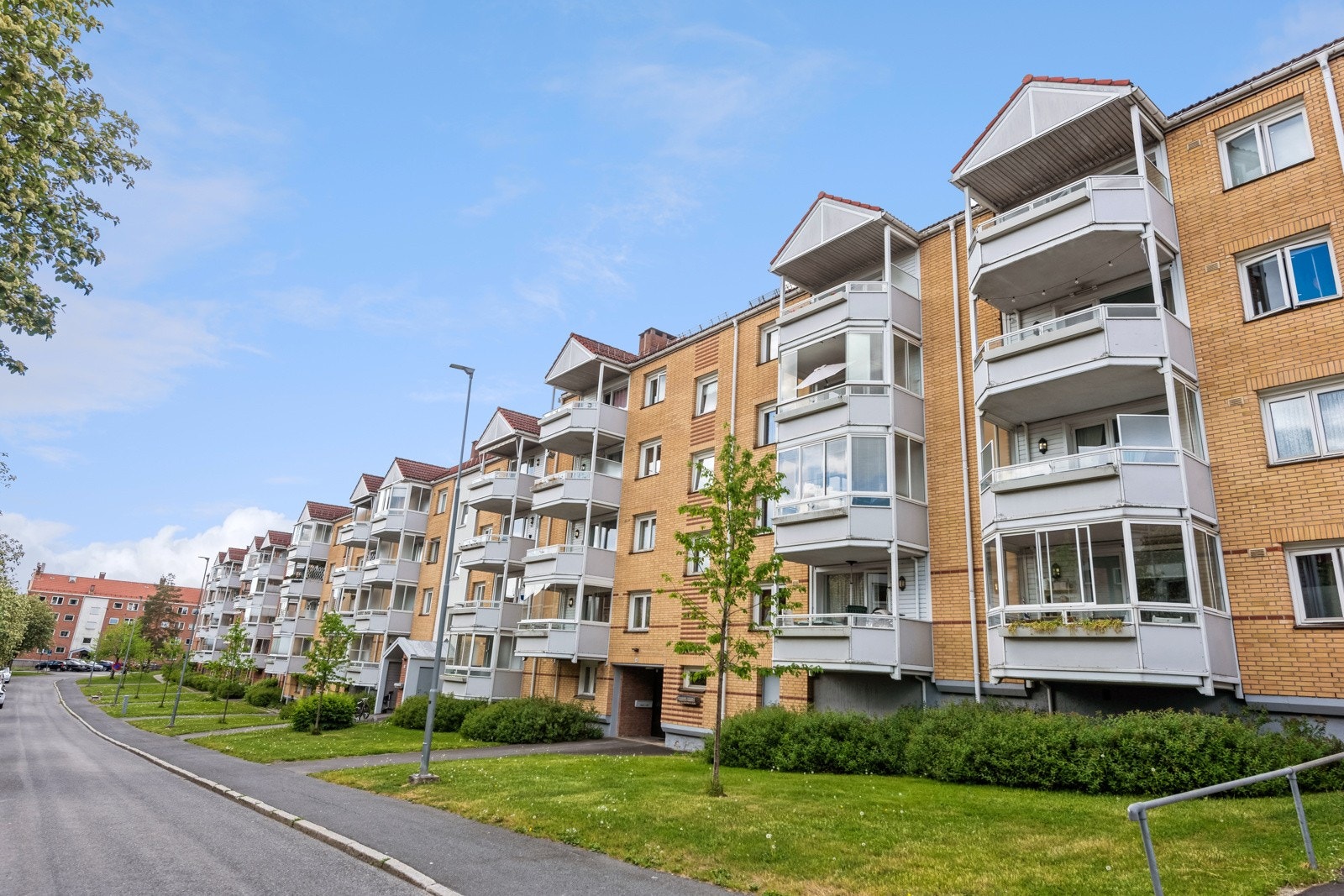 Blokken ligger sentralt og rolig til på Manglerud. Galleribilde