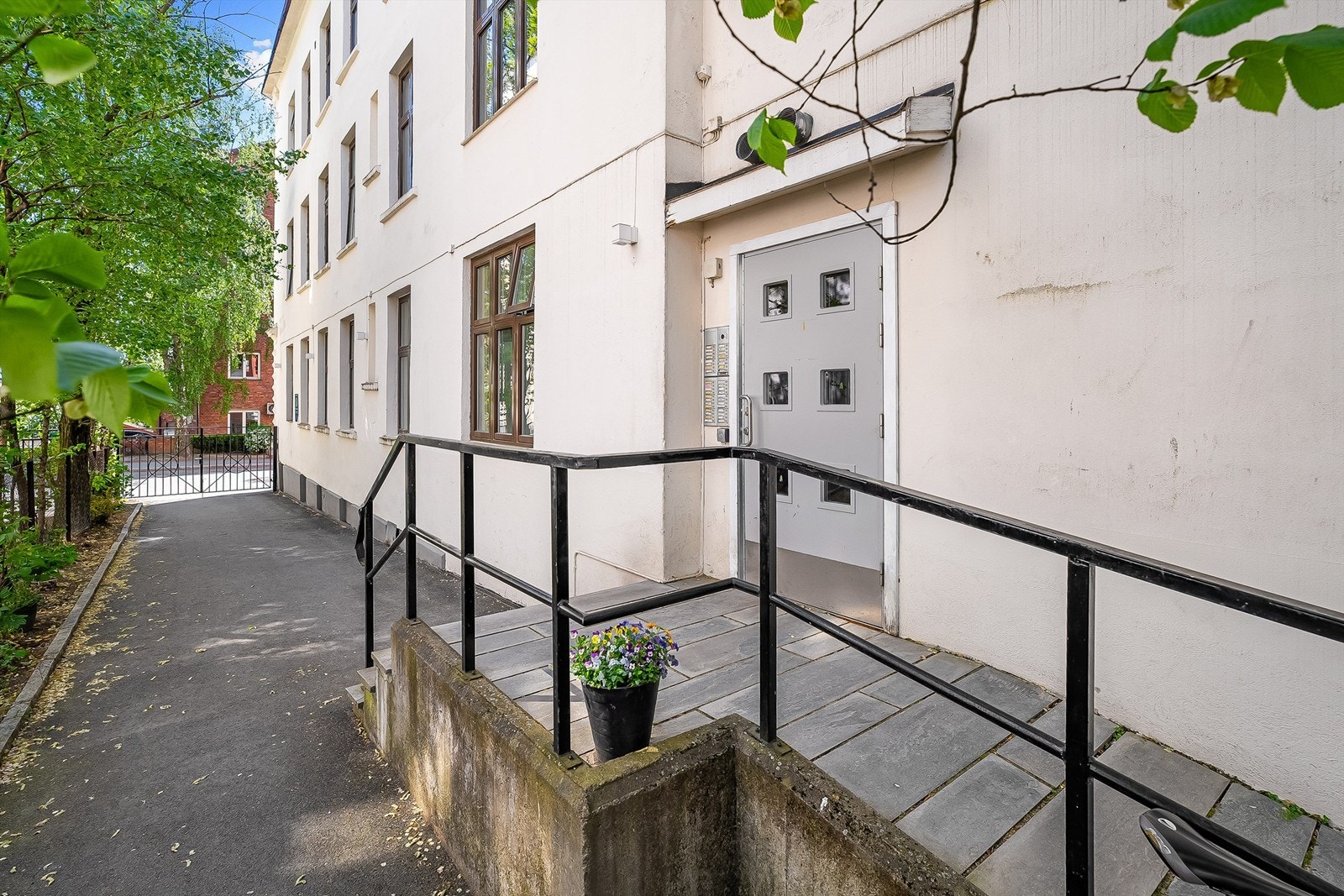 Ingangsparti. Galleribilde