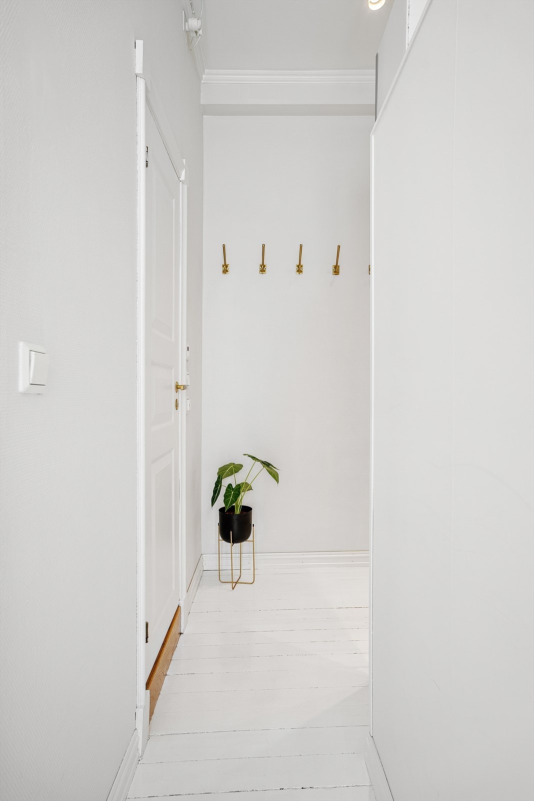 Adkomst til baderom fra entré og stue/kjøkken. Galleribilde