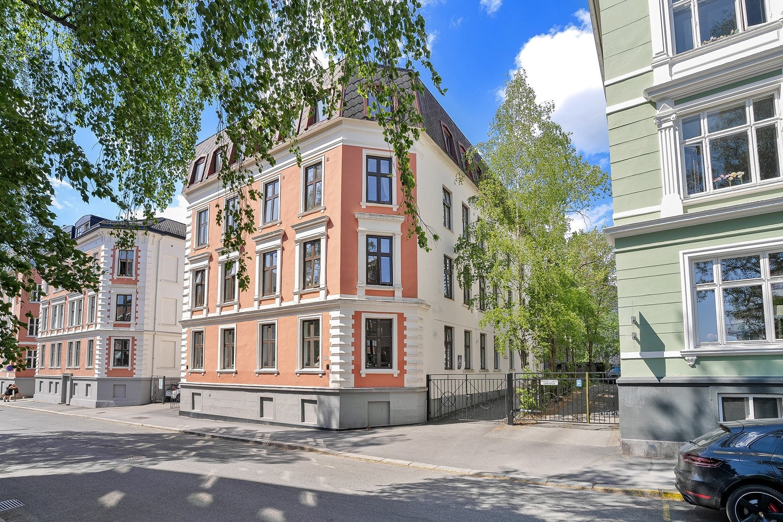 Fasade mot inngangsparti. Galleribilde