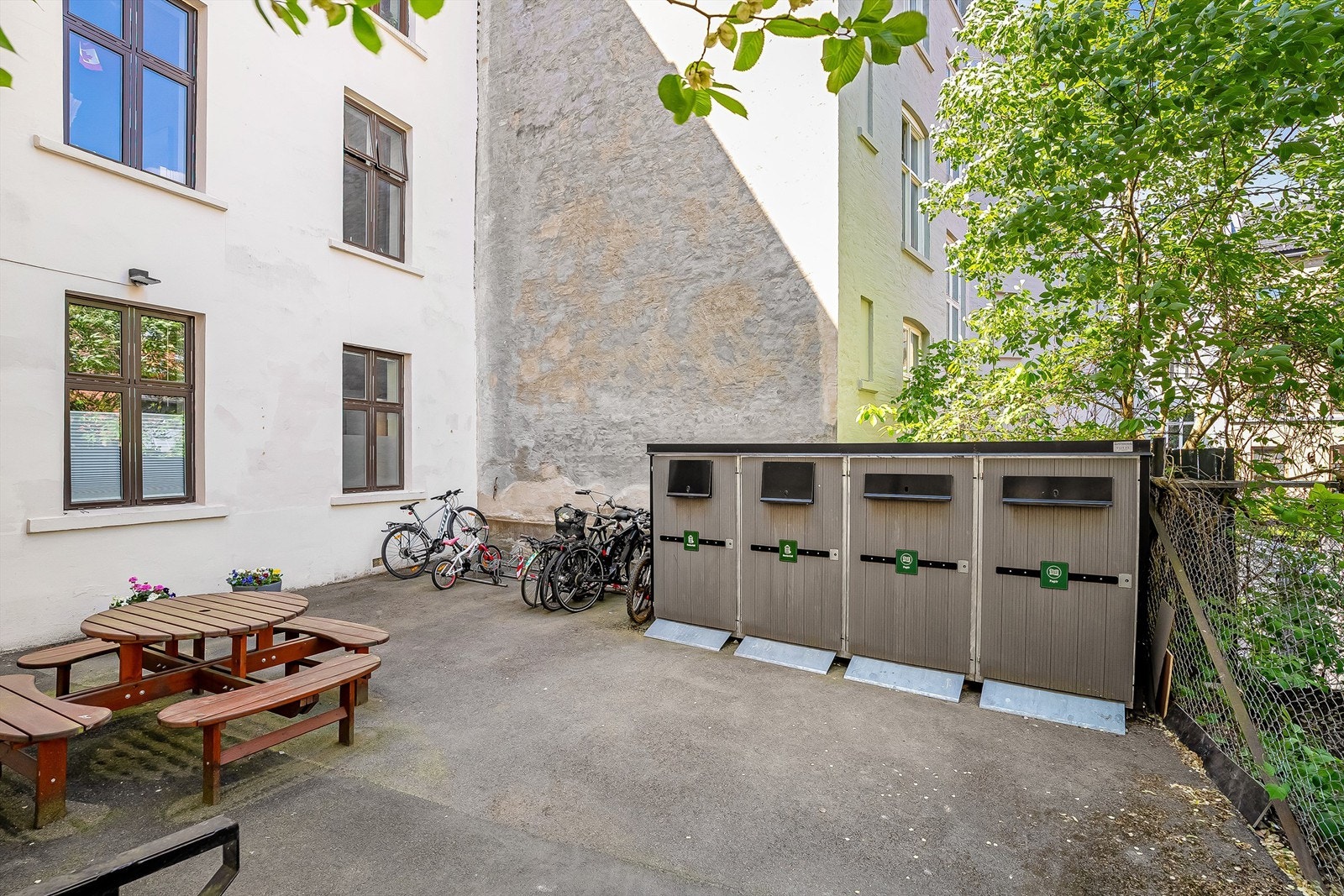 Felles sykkelparkering. Galleribilde