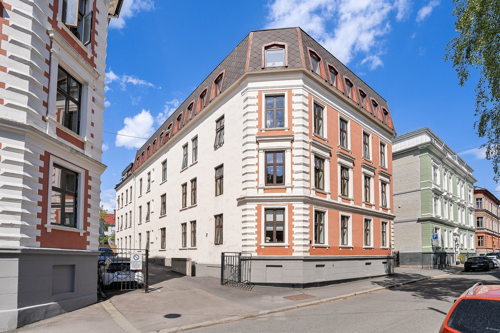 Fasade mot leilighetens side av bygården. Galleribilde