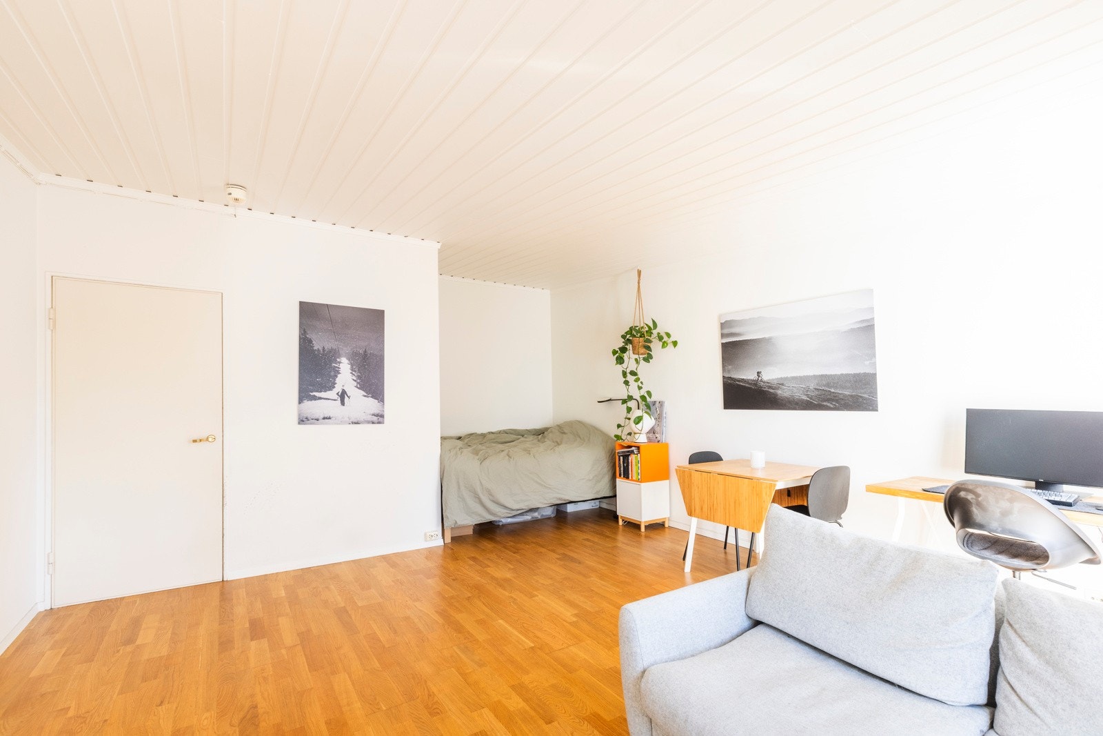 Leiligheten har alkove med plass til dobbeltseng. Sengen på bildet er 140 x 200 cm Galleribilde