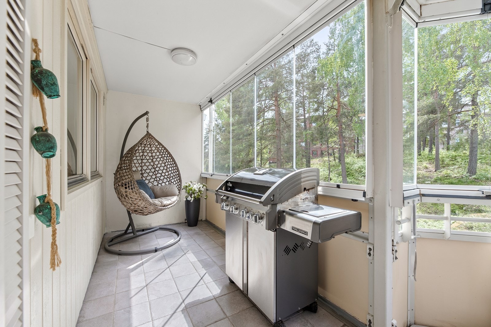 Balkongen er sydvestvendt og får ettermiddag/kveldssol Galleribilde