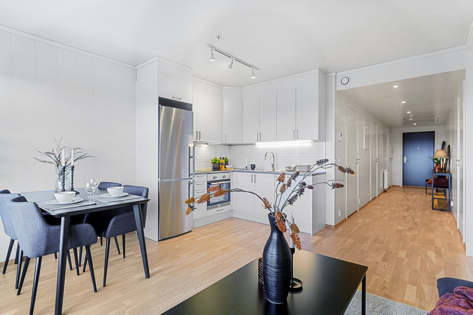 Fra stue mot spisestue, kjøkken og entrè i bakkant Galleribilde