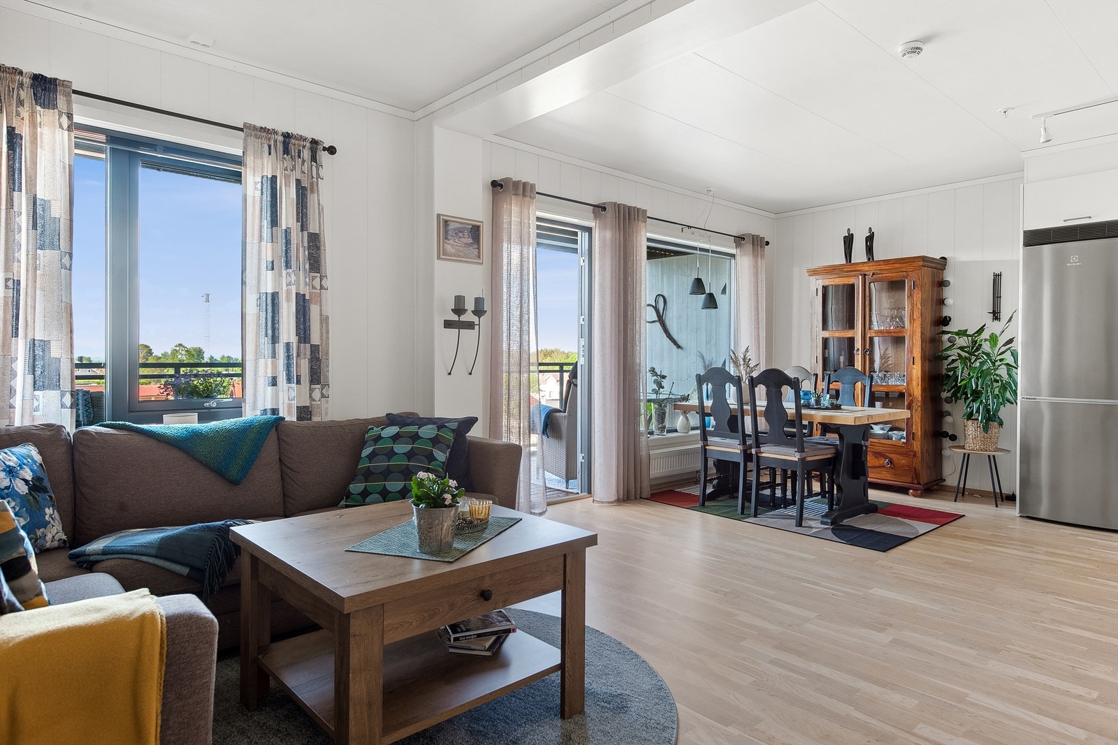 Stue/kjøkken (Bilde tatt i en annen, tilsvarende leilighet) Galleribilde