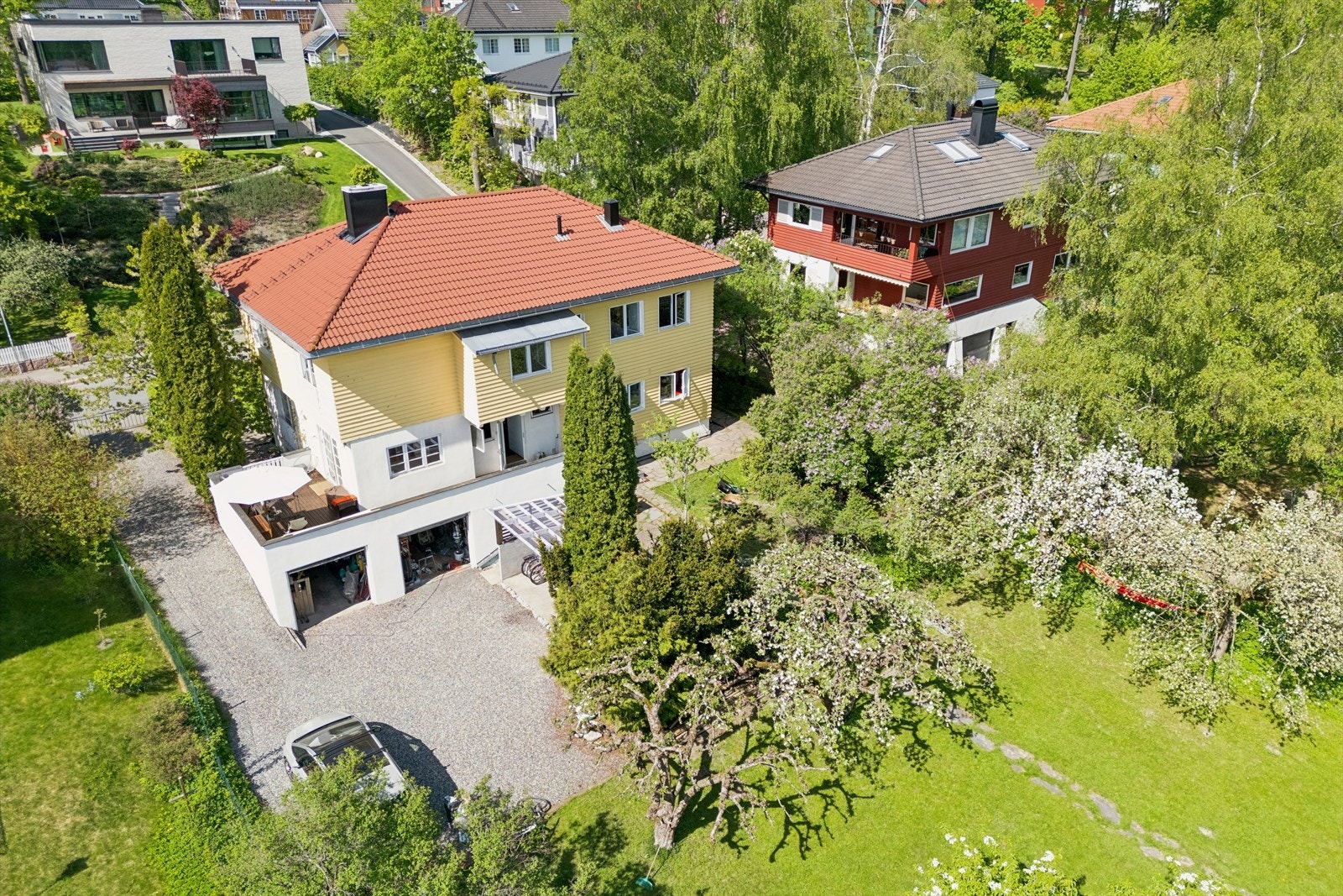 Boligen er en av de mange populære "Korsmovillaene", hvor snr 1 (1.etg og U.etg) er til salgs. Galleribilde