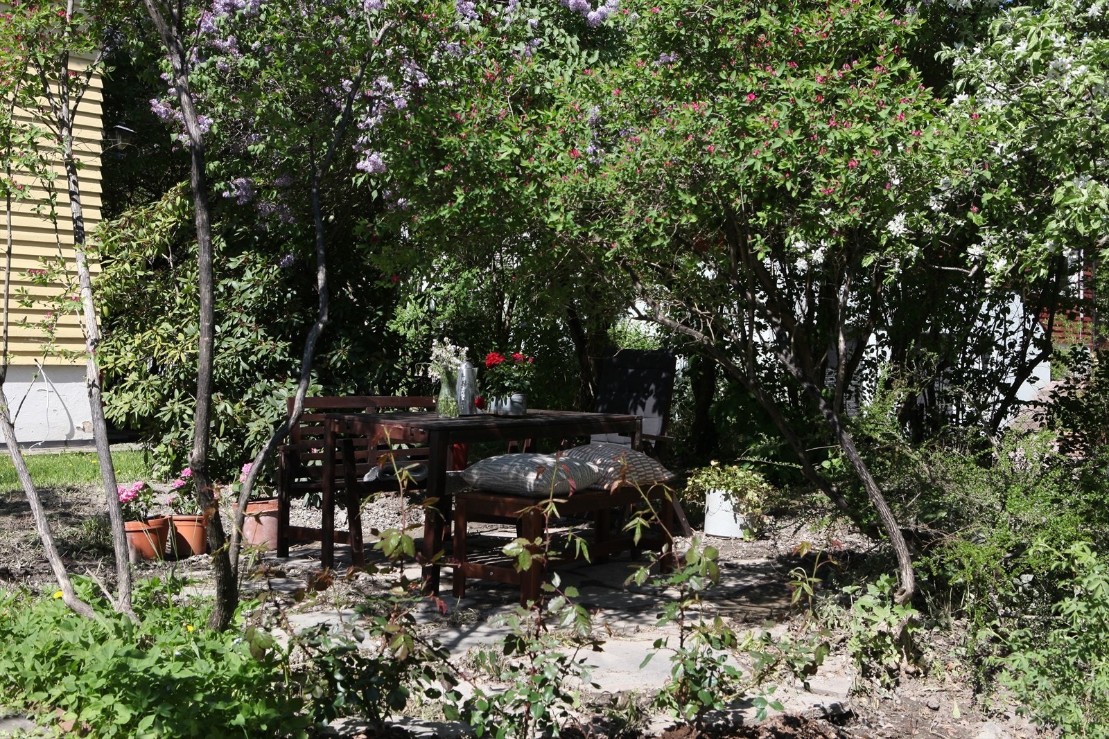 Hyggelig sittegruppe ifm. uteplassen som oppleves meget privat og skjermet. Galleribilde