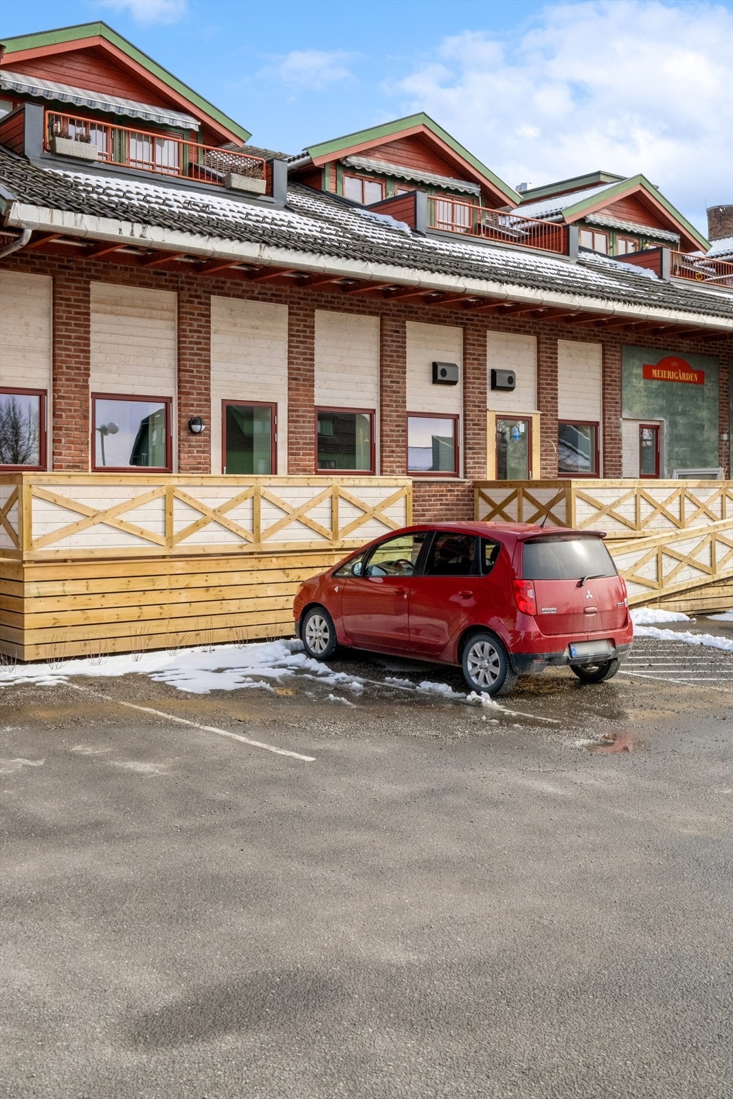 Det er parkering rett utenfor døren. Galleribilde