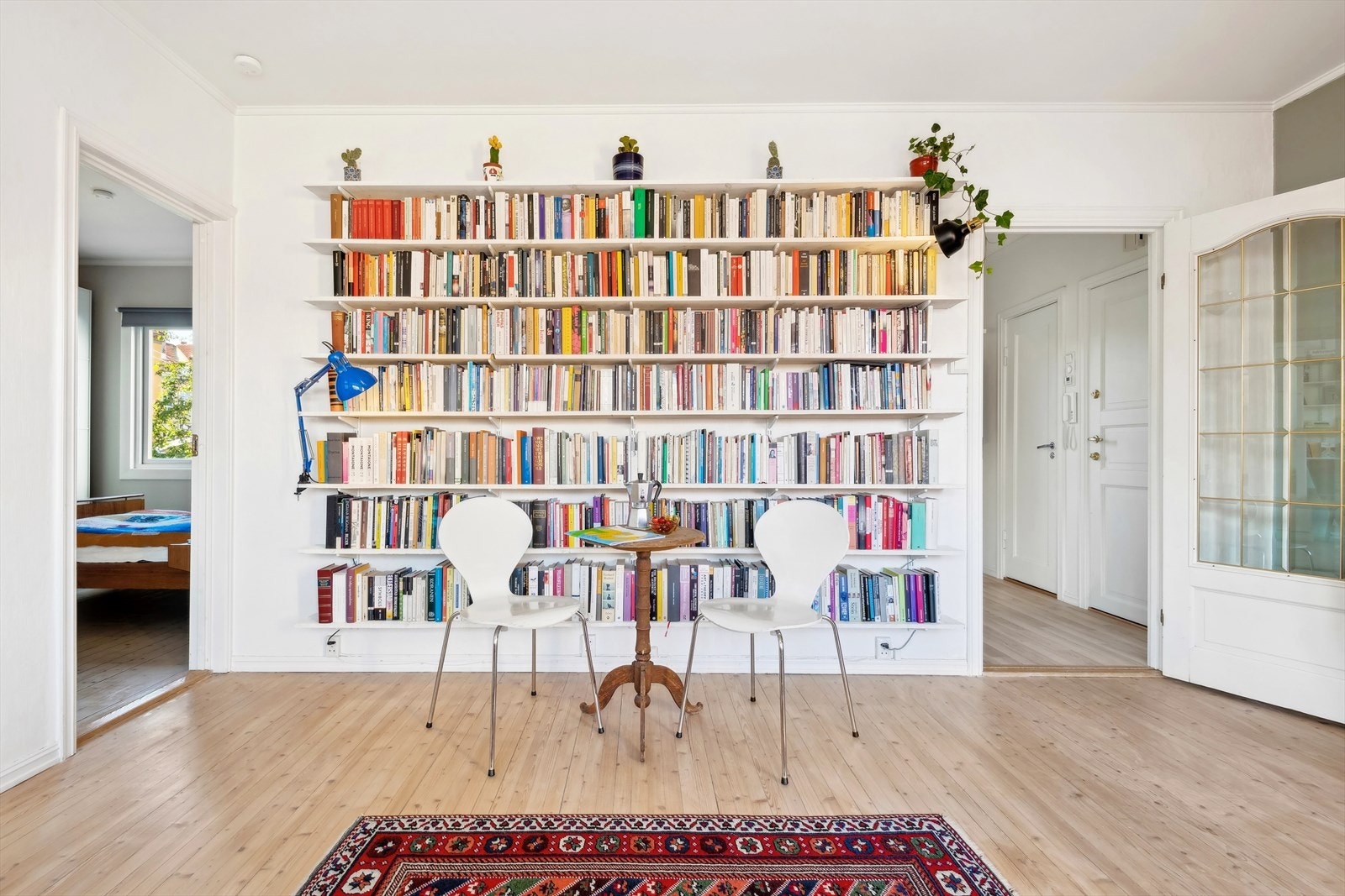 Bolig har en svært god planløsning som bruker hver kvadrat på en fornuftig måte. Galleribilde