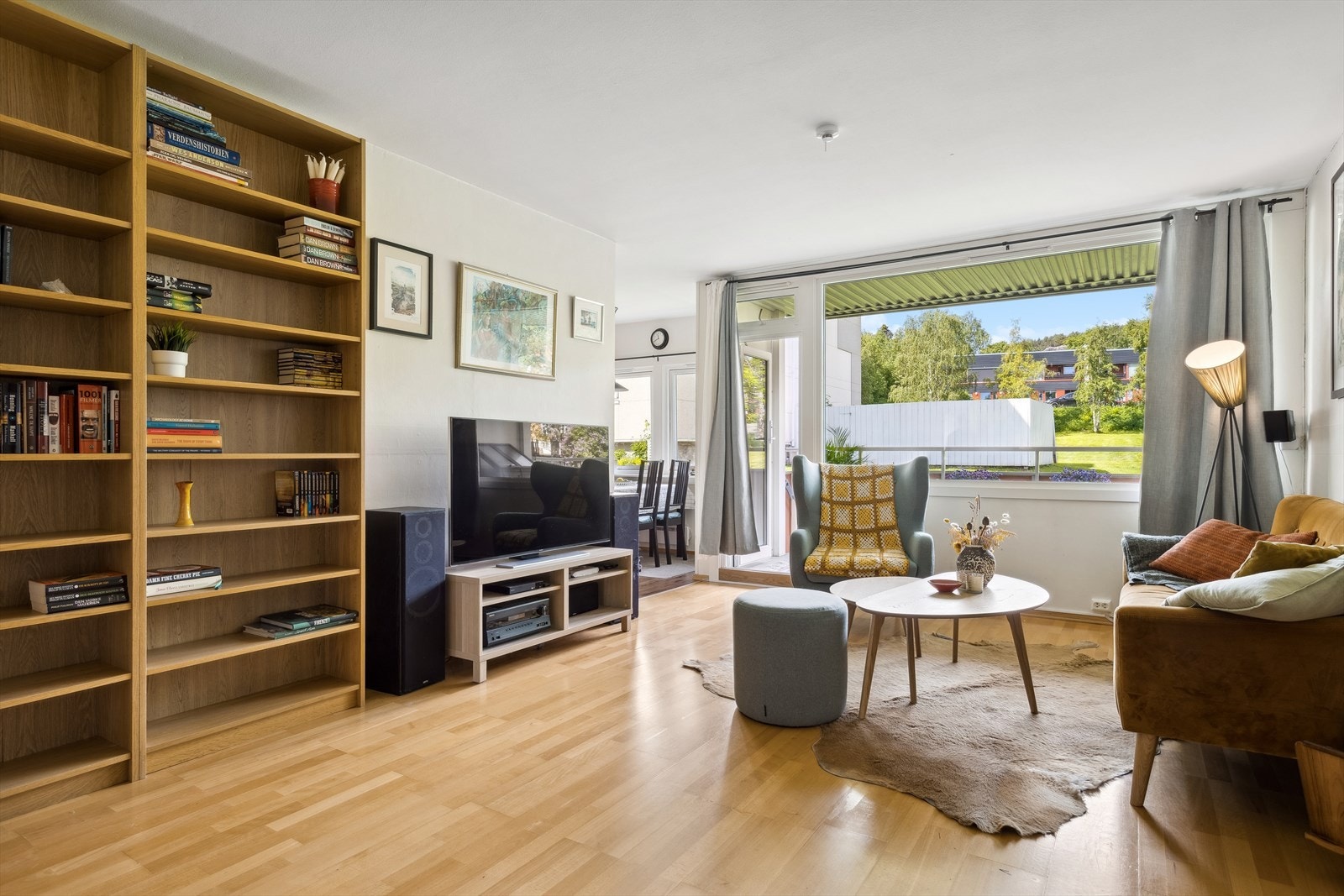 Fra stuen er det adkomst til kjøkkenet. Galleribilde