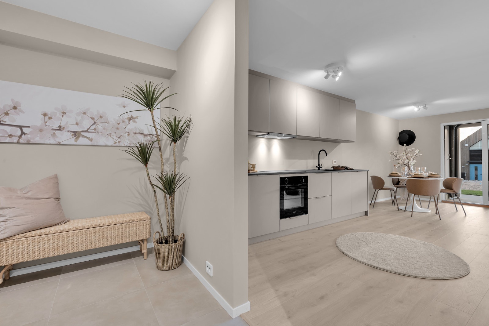 Fra gang inn til kjøkken Galleribilde