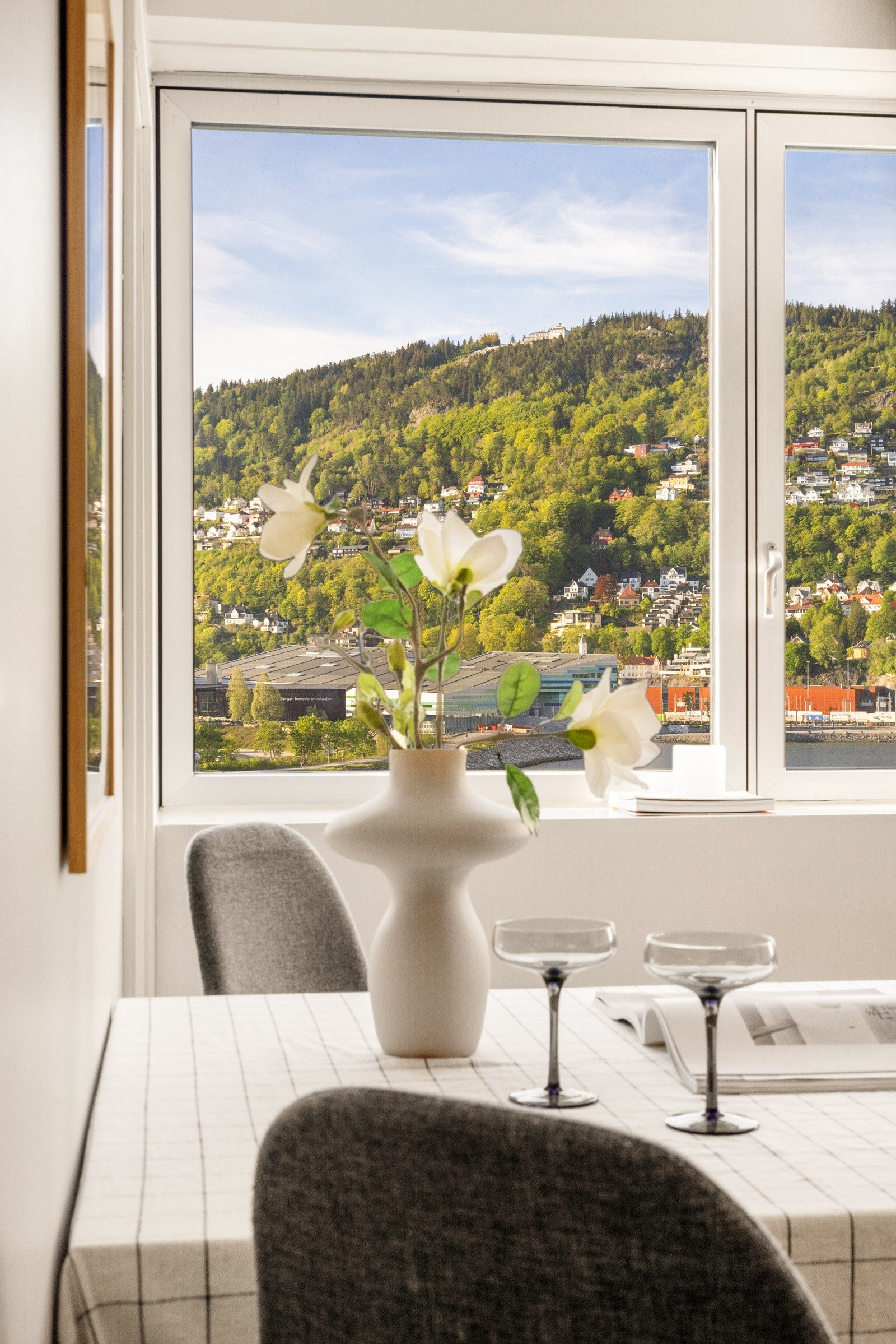 Bli bedre kjent med leiligheten ved å se boligvideo, klikk på "video-ikon" på førstesiden i Finnannonsen. Galleribilde