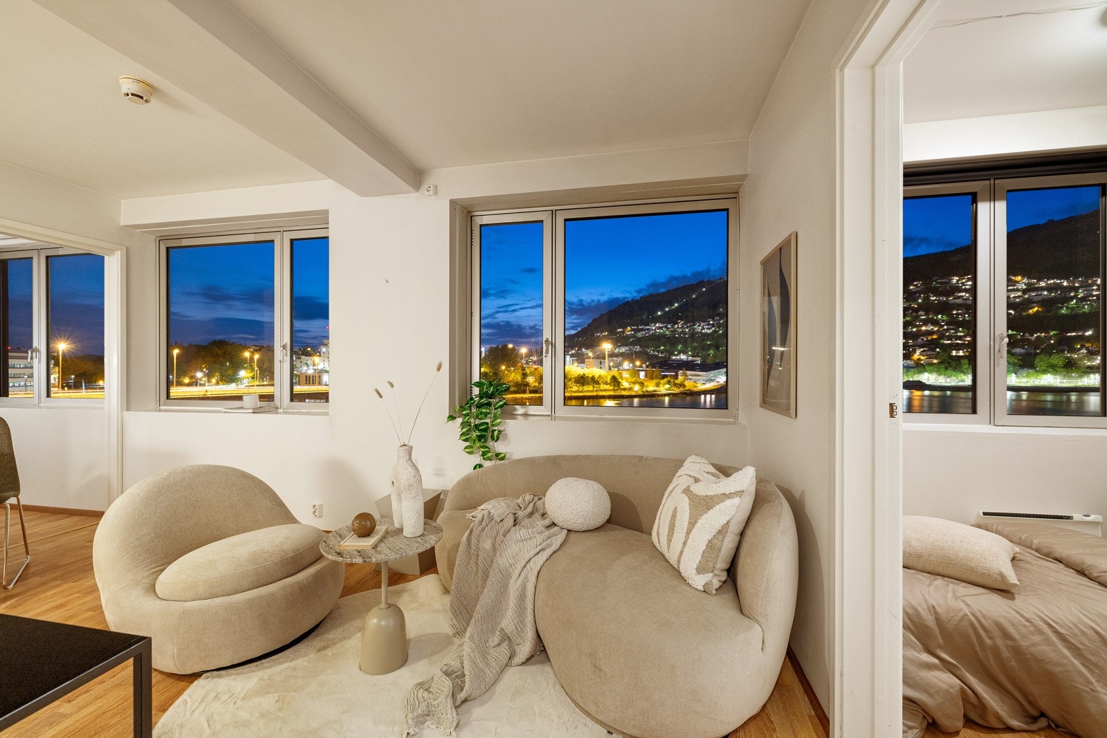 Store felles takterrasser på ca. 450 m2 med felles overbygget uteplass og sittegrupper. Galleribilde