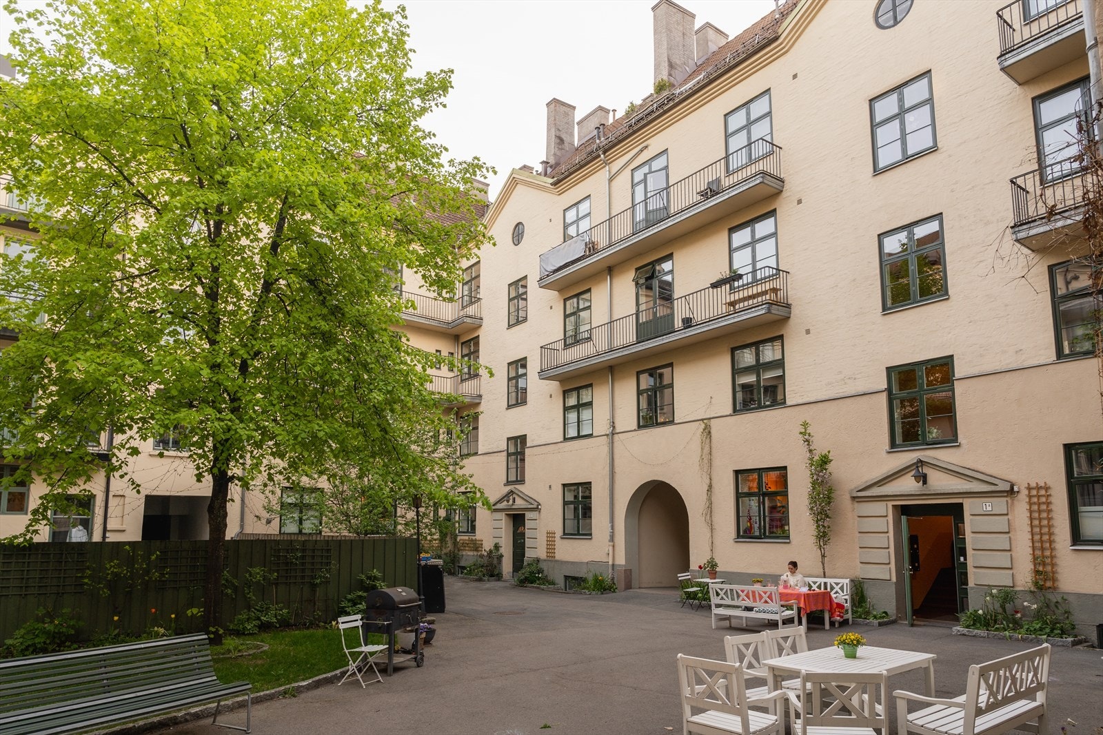 Sjarmerende og klassisk bakgård Galleribilde