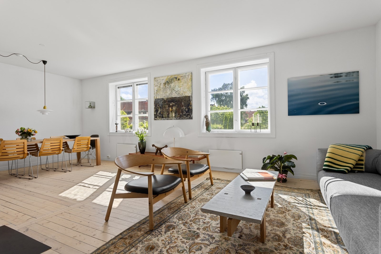 Leiligheten kombinerer stilfulle og moderne løsninger med klassiske detaljer på en nydelig måte. Galleribilde