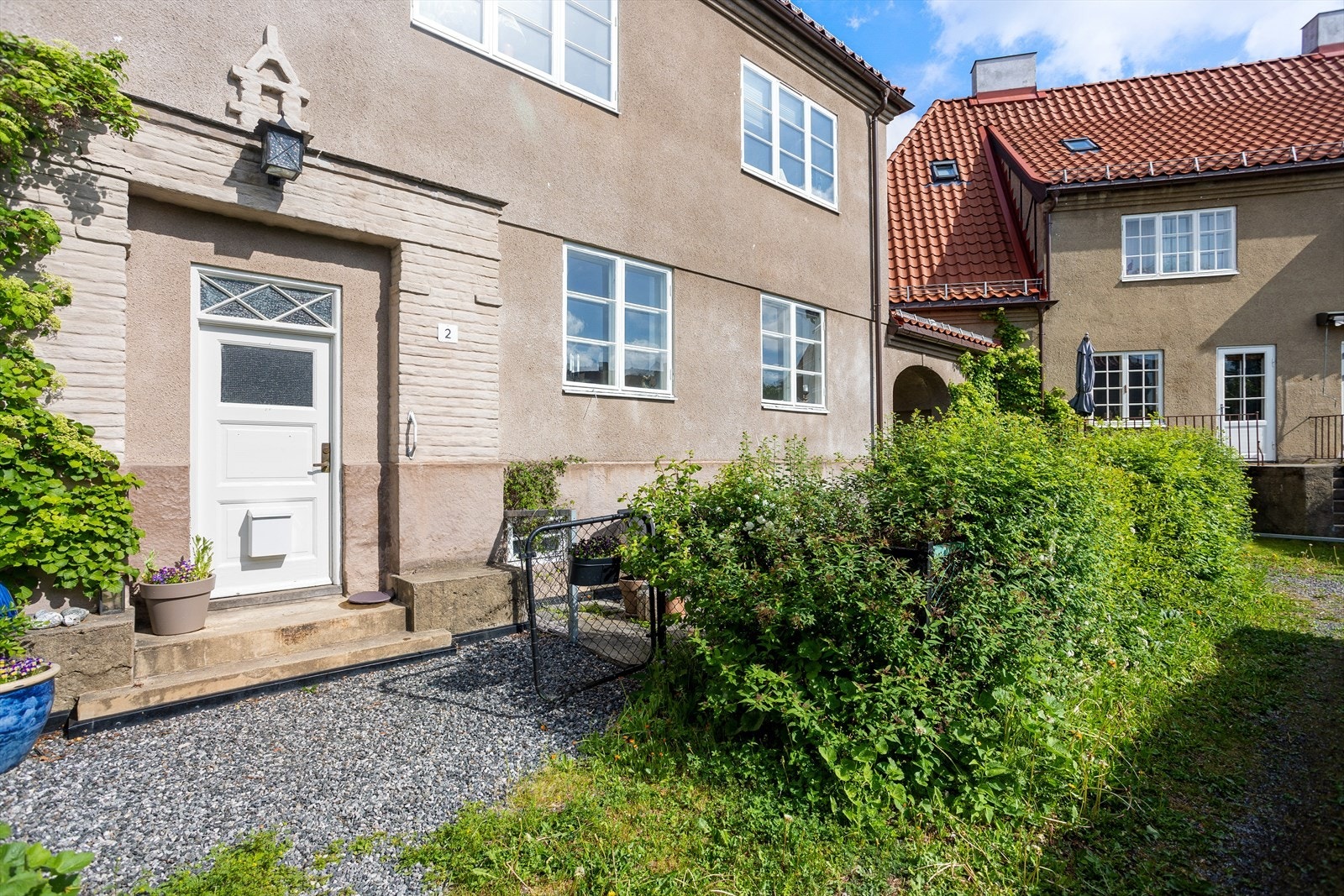 Den ene hageparsellen ligger fint og skjermet til i det indre gårdsrommet. Galleribilde