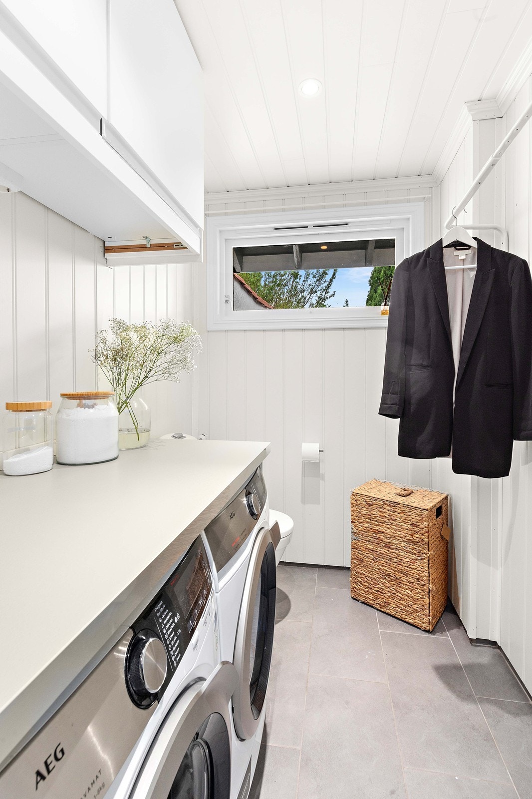 Vaskerom med fliser på gulv Galleribilde