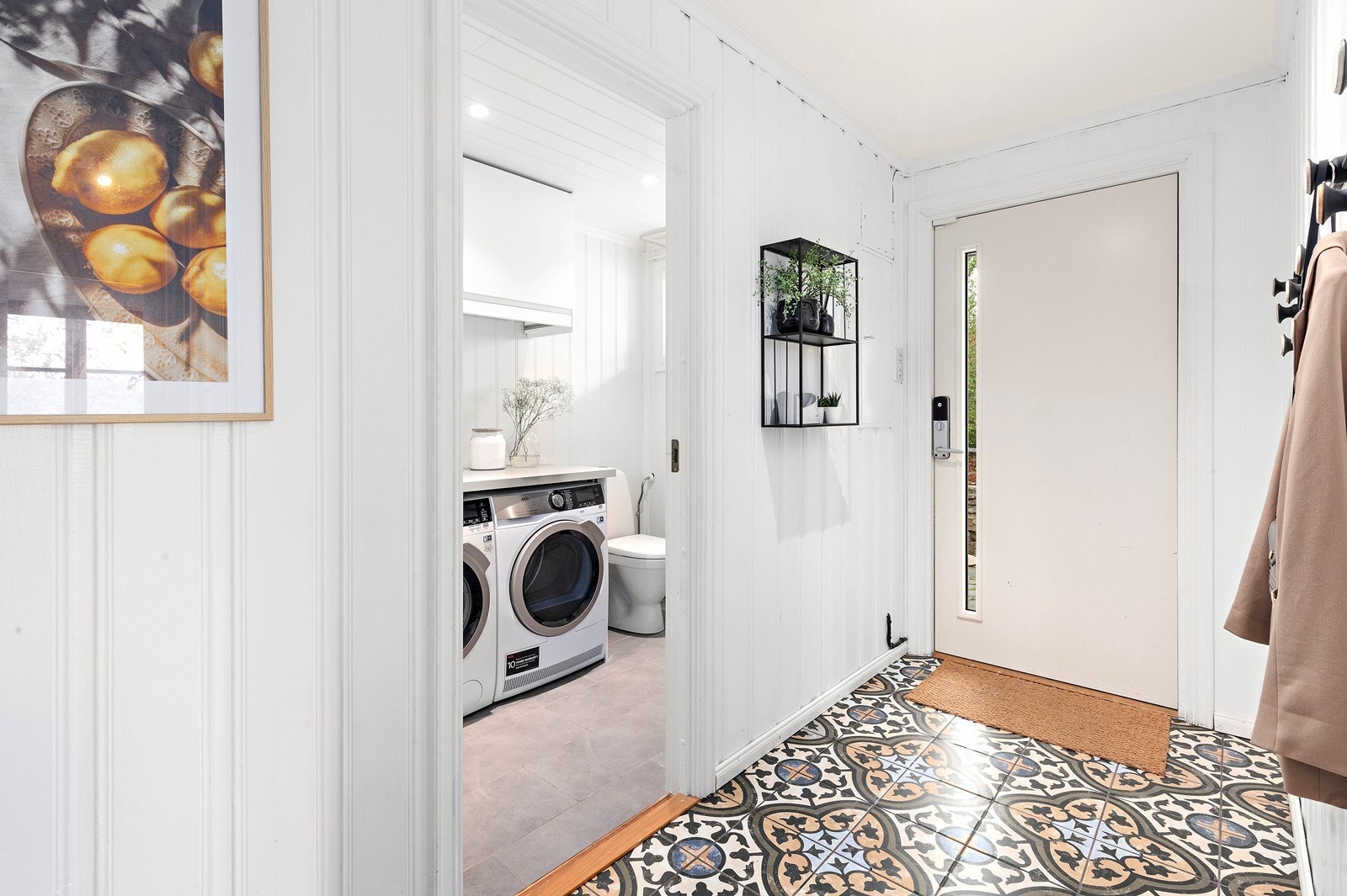 Fra gang/entré er det inngang til vaskerom/wc Galleribilde