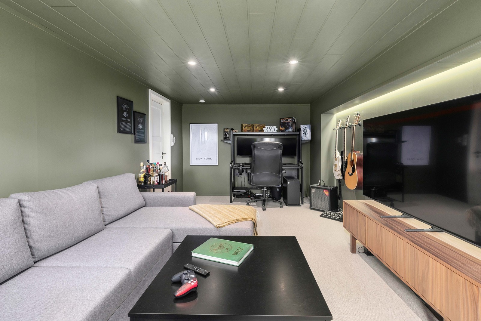 Innredet rom/bod Galleribilde