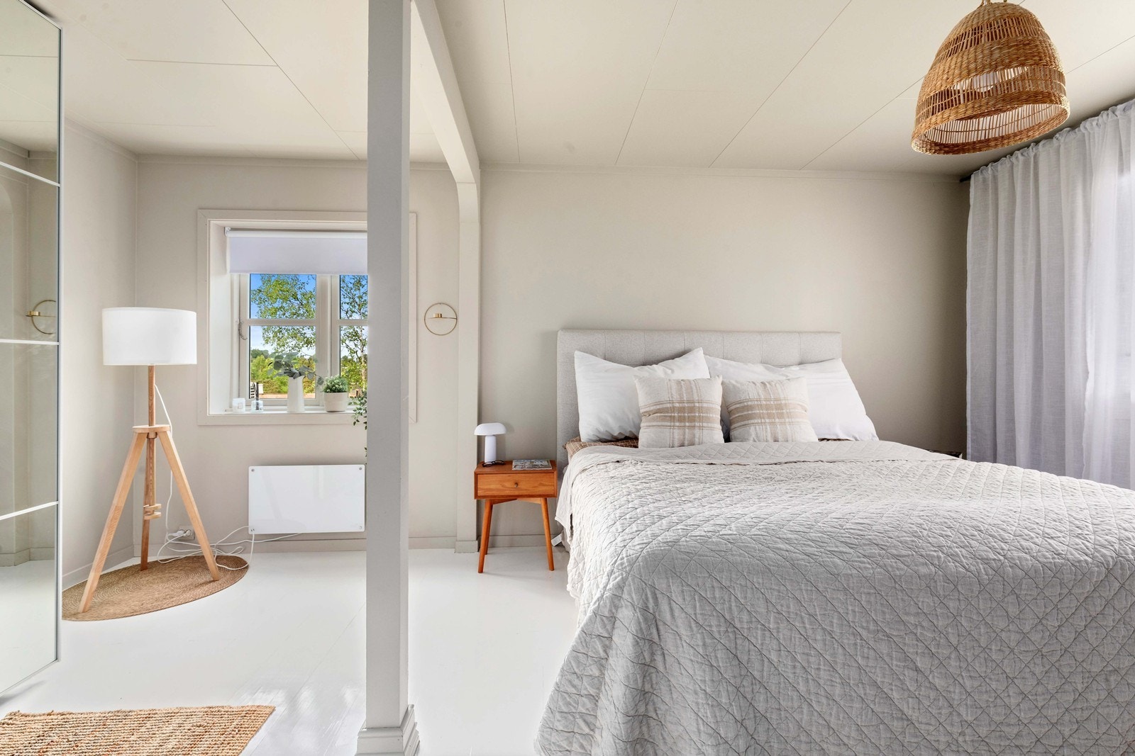 Hovesoverom kan enkelt gjøres om til 2 soverom om ønskelig Galleribilde