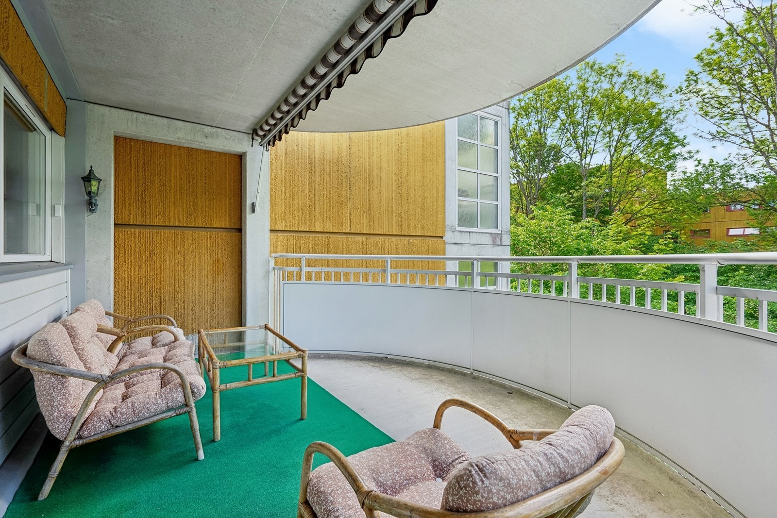 Fra stuen har du adgang til en herlig sørvendt, balkong på 13 kvm. Galleribilde