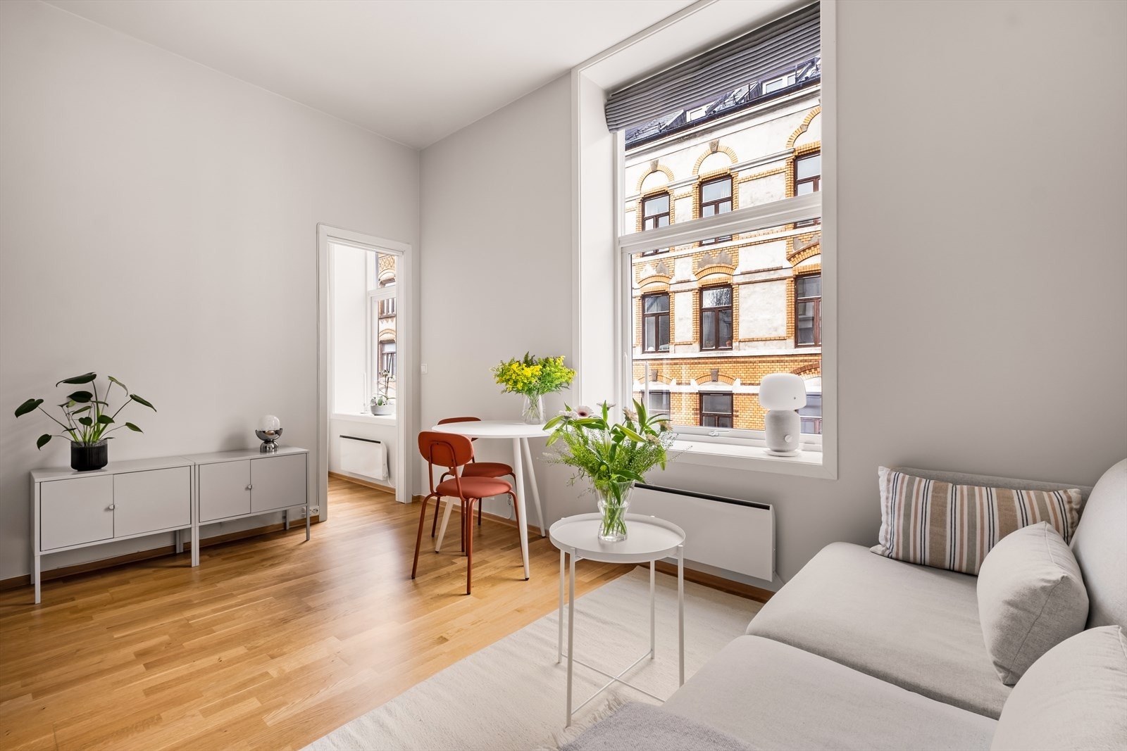 En åpen og gjennomgående planløsning med fine inndelte soner. Galleribilde
