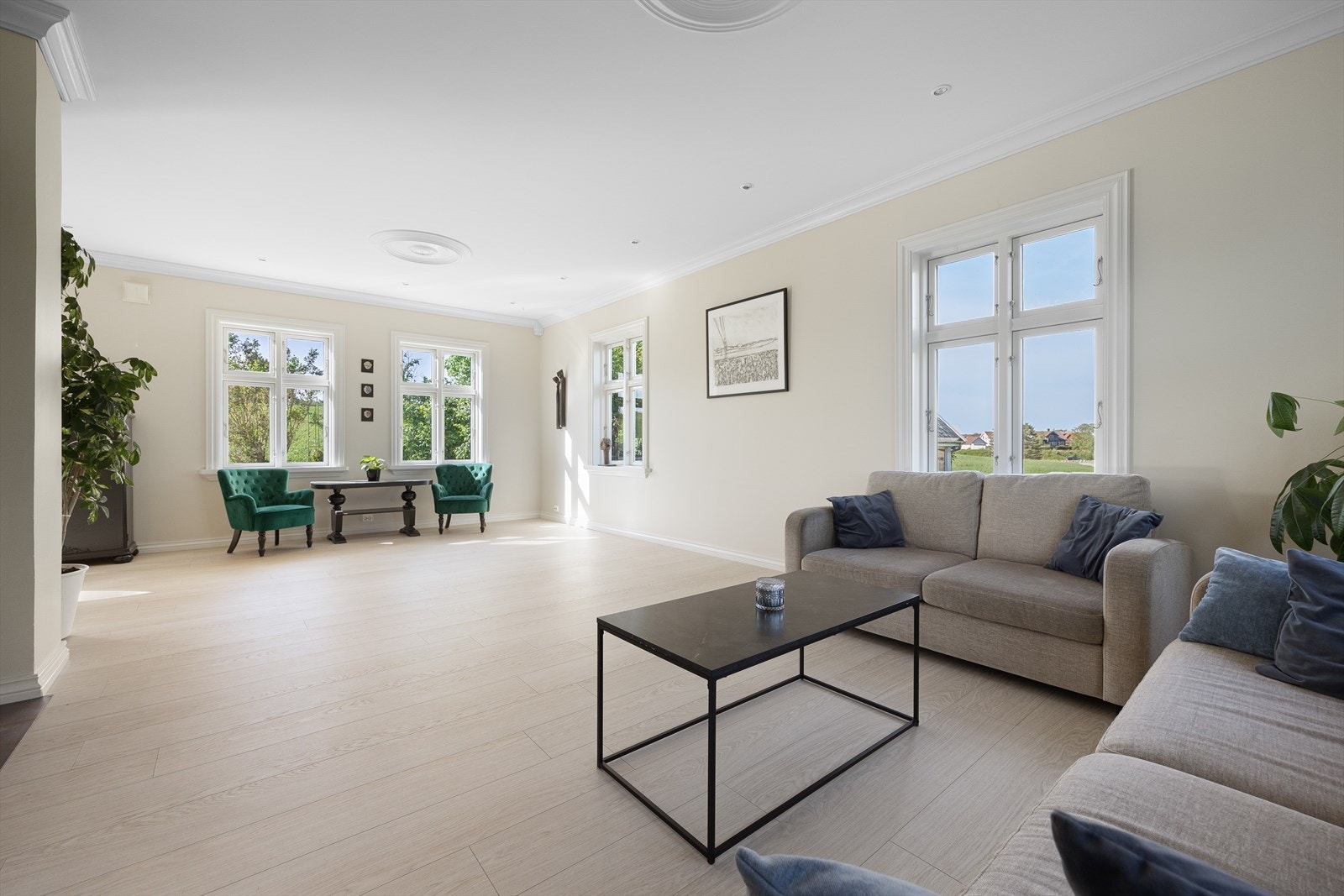 1. etg.: Stue Galleribilde