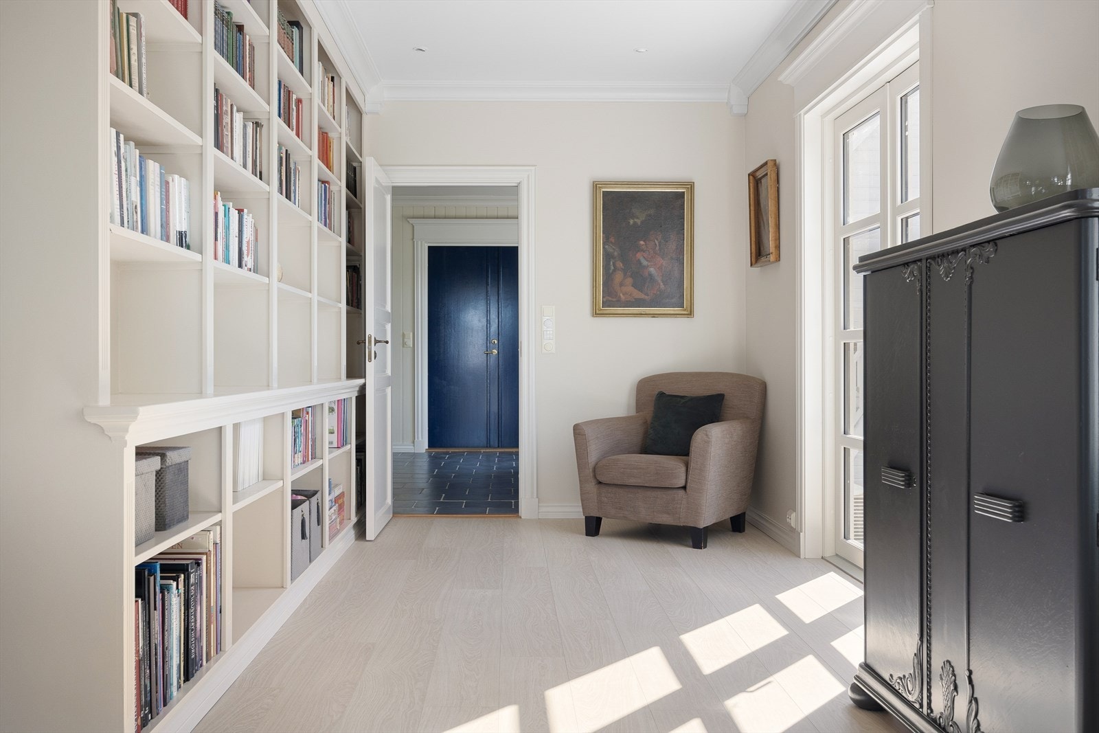 1. etg.: Stue Galleribilde