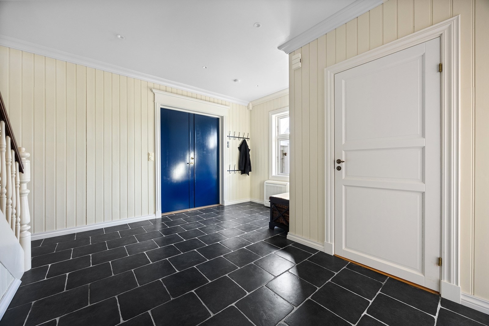 1. etg.: Entré/hall Galleribilde