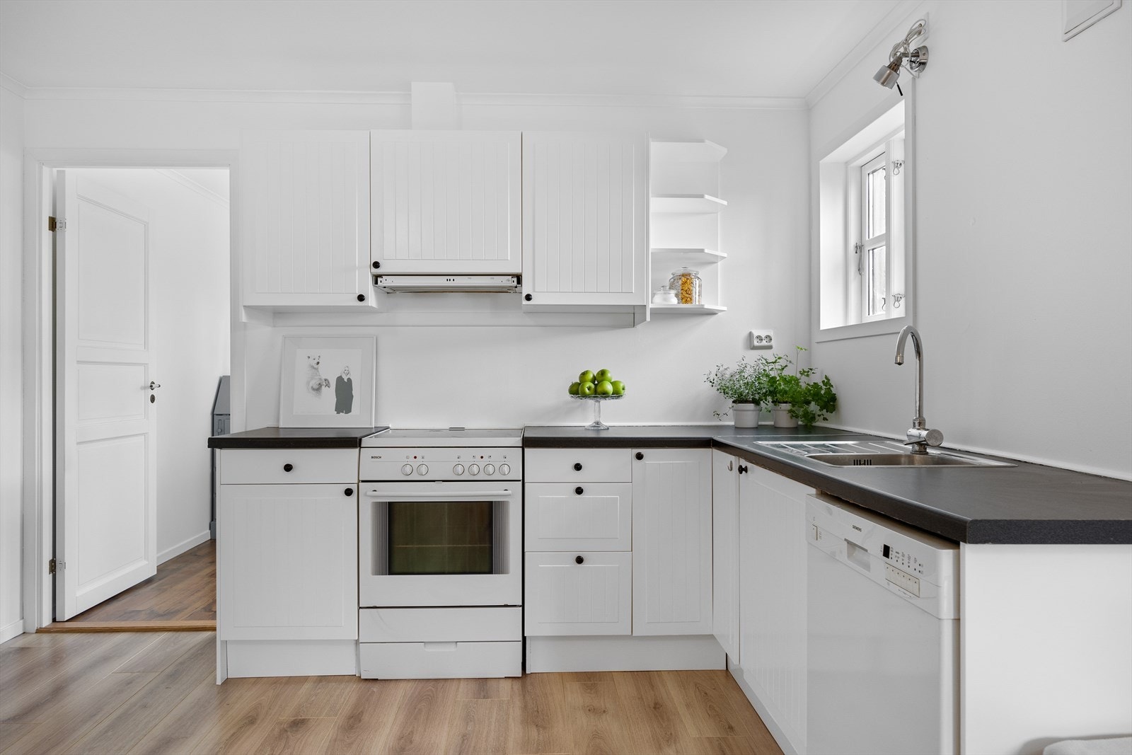 Kjeller: Stue/kjøkken Galleribilde