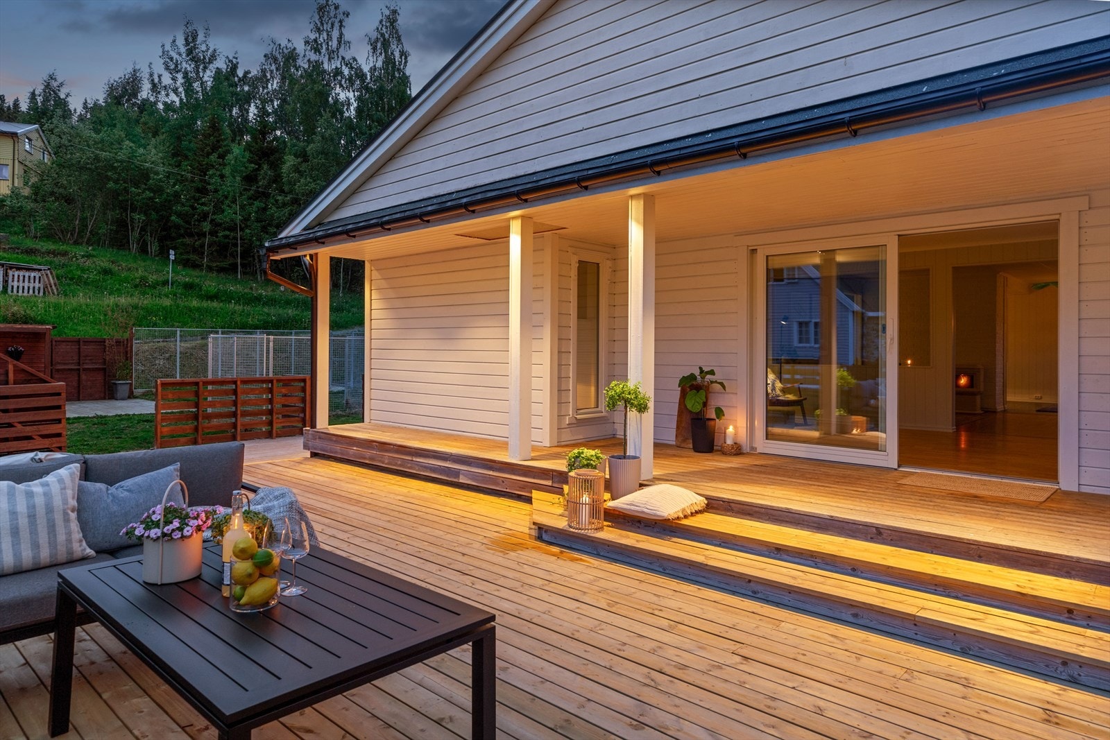 Det tar kun ca. 15 minutter å kjøre fra eiendommen til f.eks. Solsiden eller Midtbyen. Galleribilde