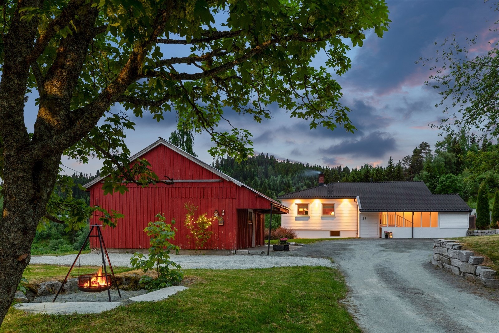 Aktiv Eiendomsmegling v/ Marius Kvalvik har gleden av å presentere Røstadbakken 157 - en stor og velholdt enebolig. Galleribilde