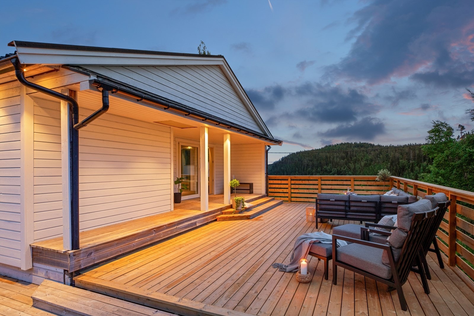 Eiendommen ligger i et naturskjønt og barnevennlig område med umiddelbar nærhet til marka. Galleribilde