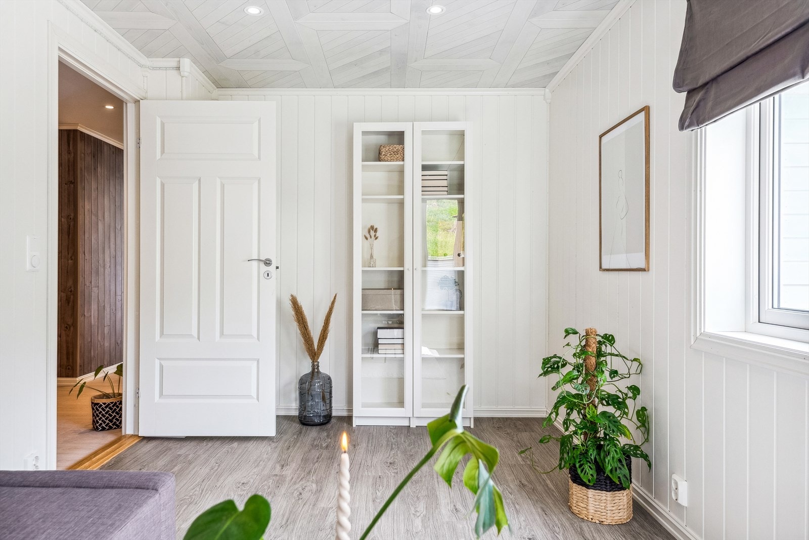 Det er fin plass til garderobeløsning på begge soverommene. Galleribilde