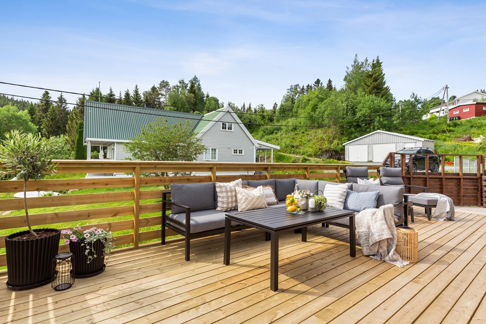 Upåklagelige solforhold kan nytes til det fulle på en sydvestvendt terrasse på ca. 84 kvm. Galleribilde