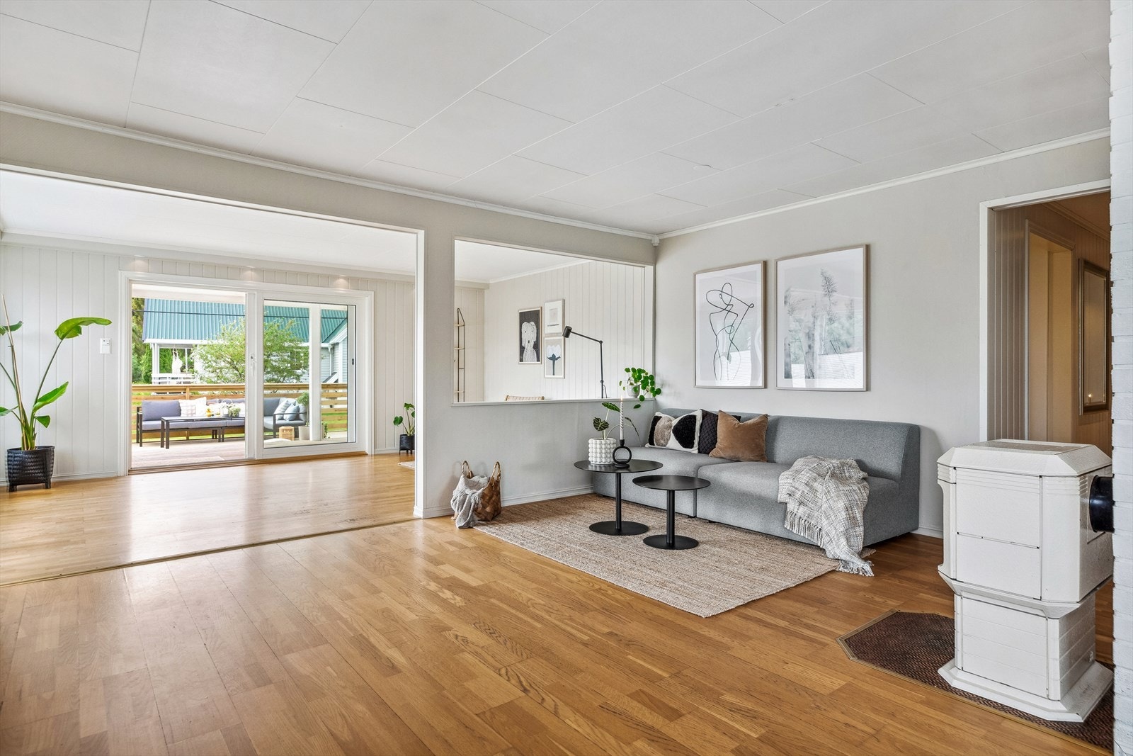 Boligens hoveddel har en luftig og innbydende stue på ca. 35,5 kvm. Galleribilde