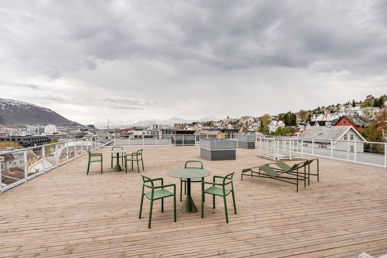 Sameiet har en stor felles takterrase hvor solrike dager kan nytes. Galleribilde