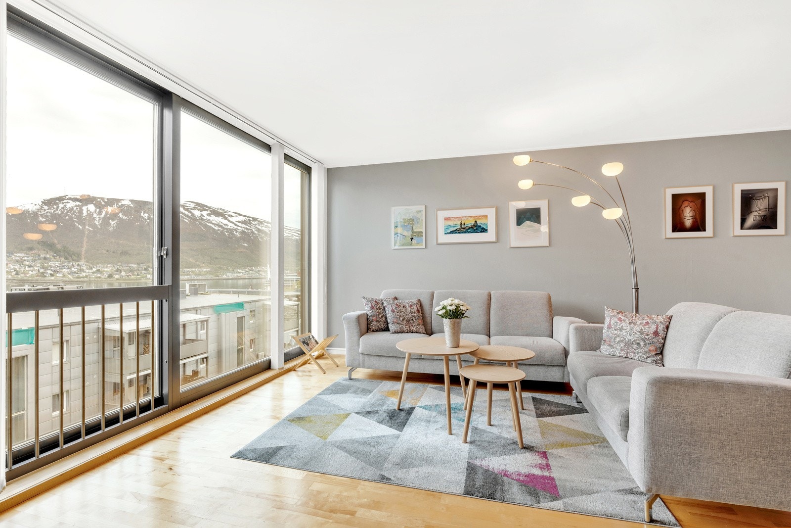 Her er det plass til koselig sofagruppe. Galleribilde