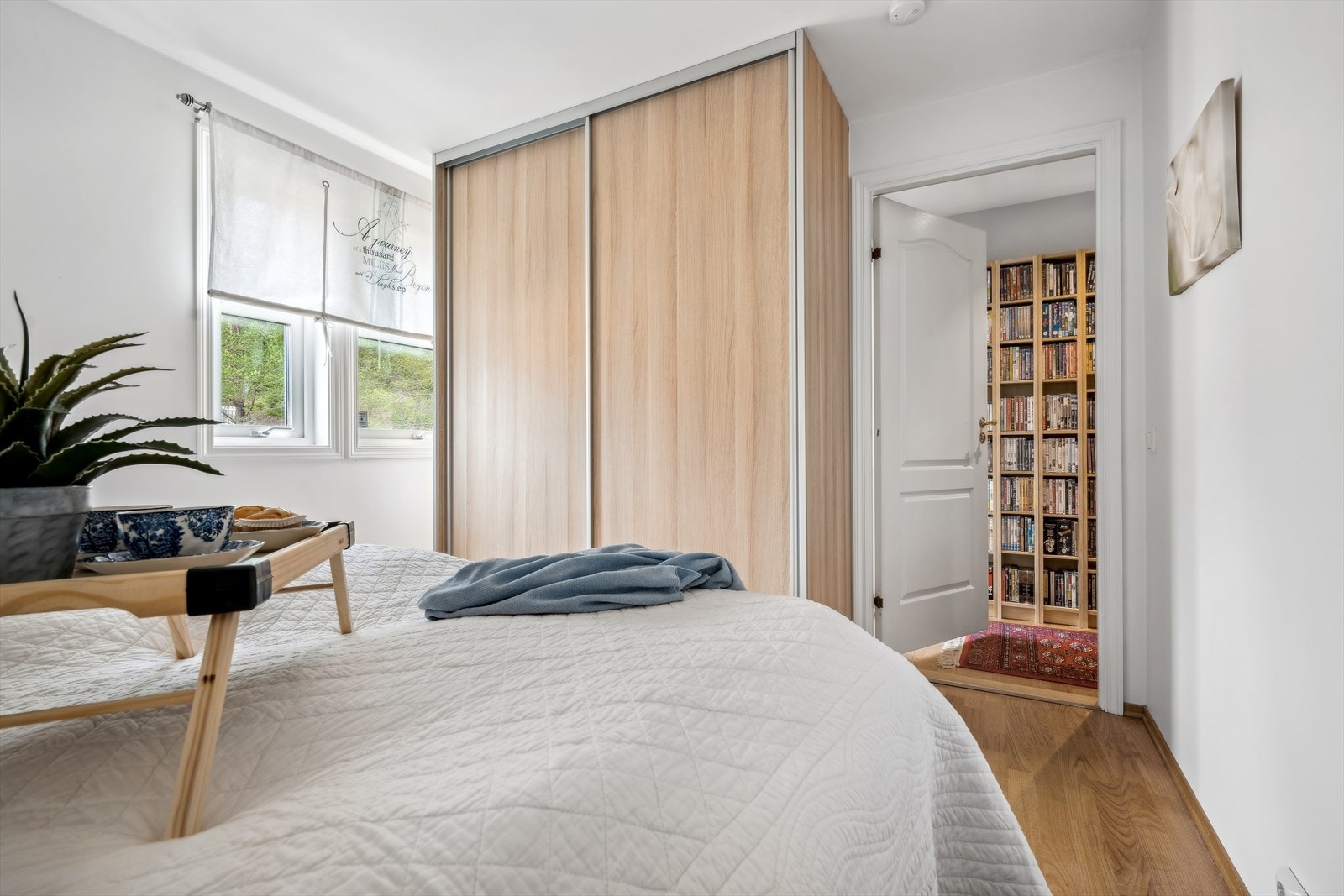 Det andre soverommet egner seg også fint som barnerom, gjesterom eller kontor. Galleribilde