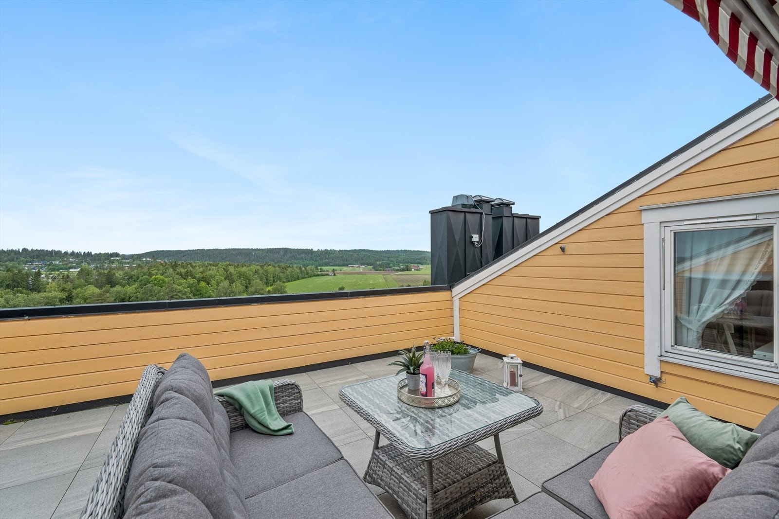 Her kan sene sommerkvelder nytes. Galleribilde